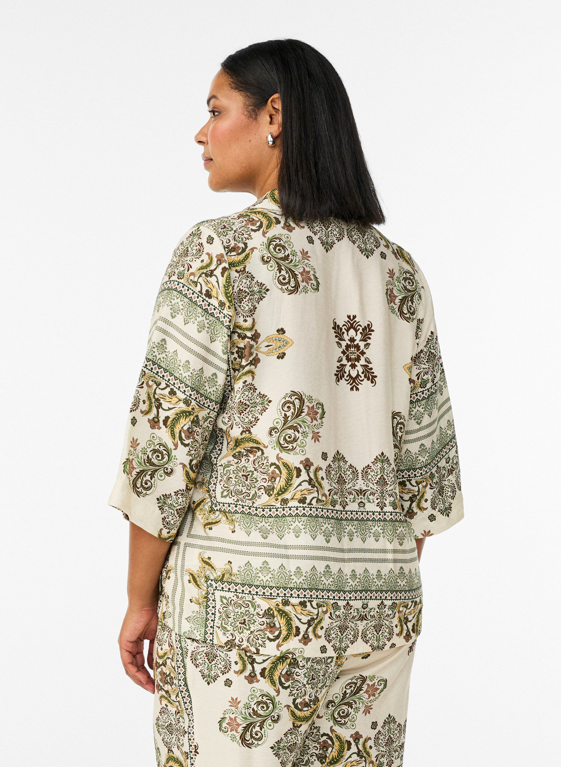 Zizzi M&ouml;nstrad blus i viskos med 3/4-&auml;rm, Gr&ouml;n, Model image number 2