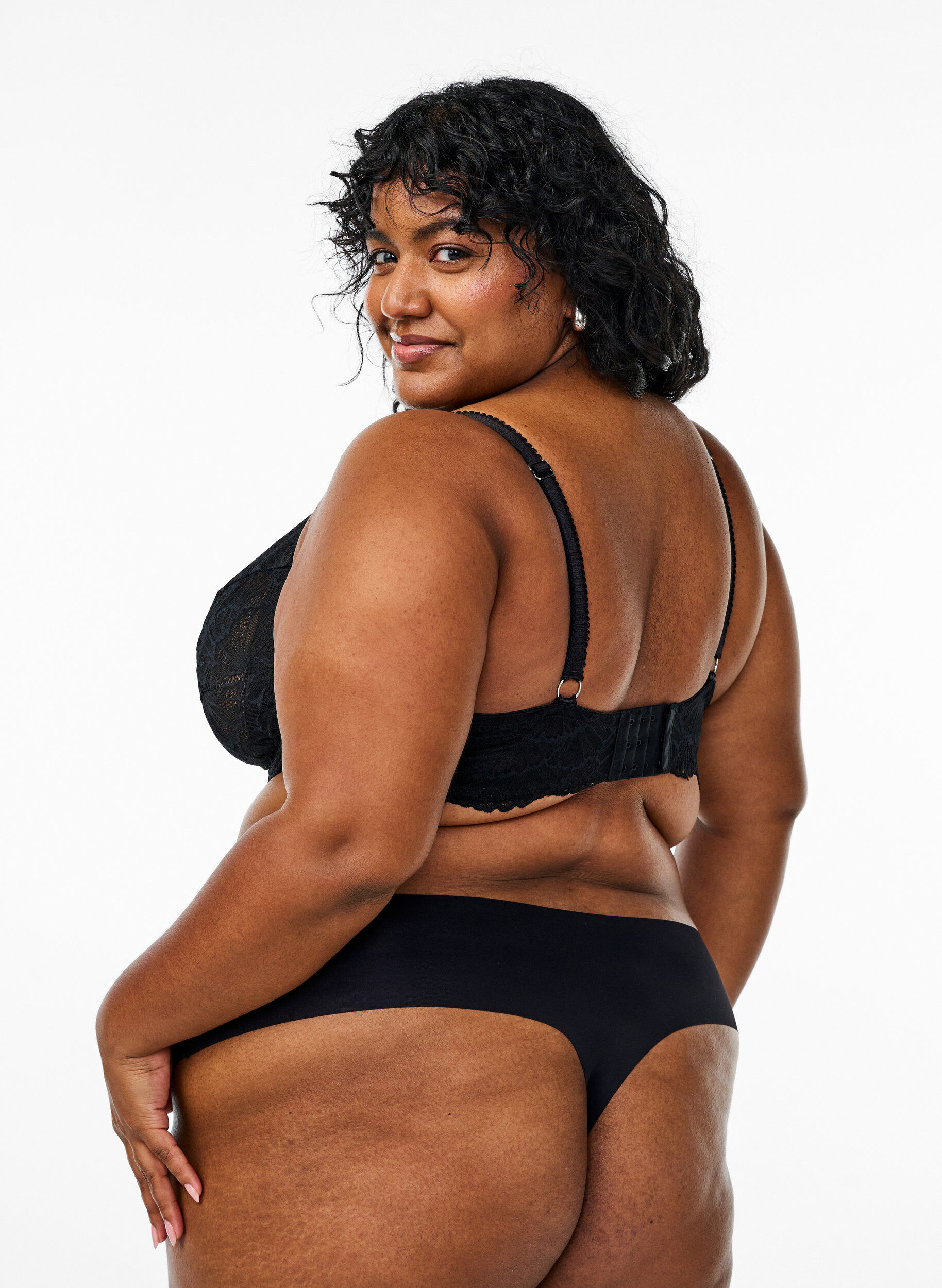 Zizzi Helt&auml;ckande spets-BH med bygel, Svart, Model image number 2