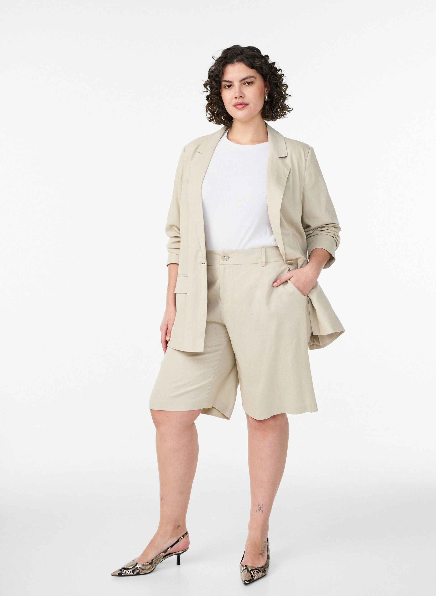 ZizziBermudashorts med h&ouml;g midja i linne och viskos, Beige, Model image number 1