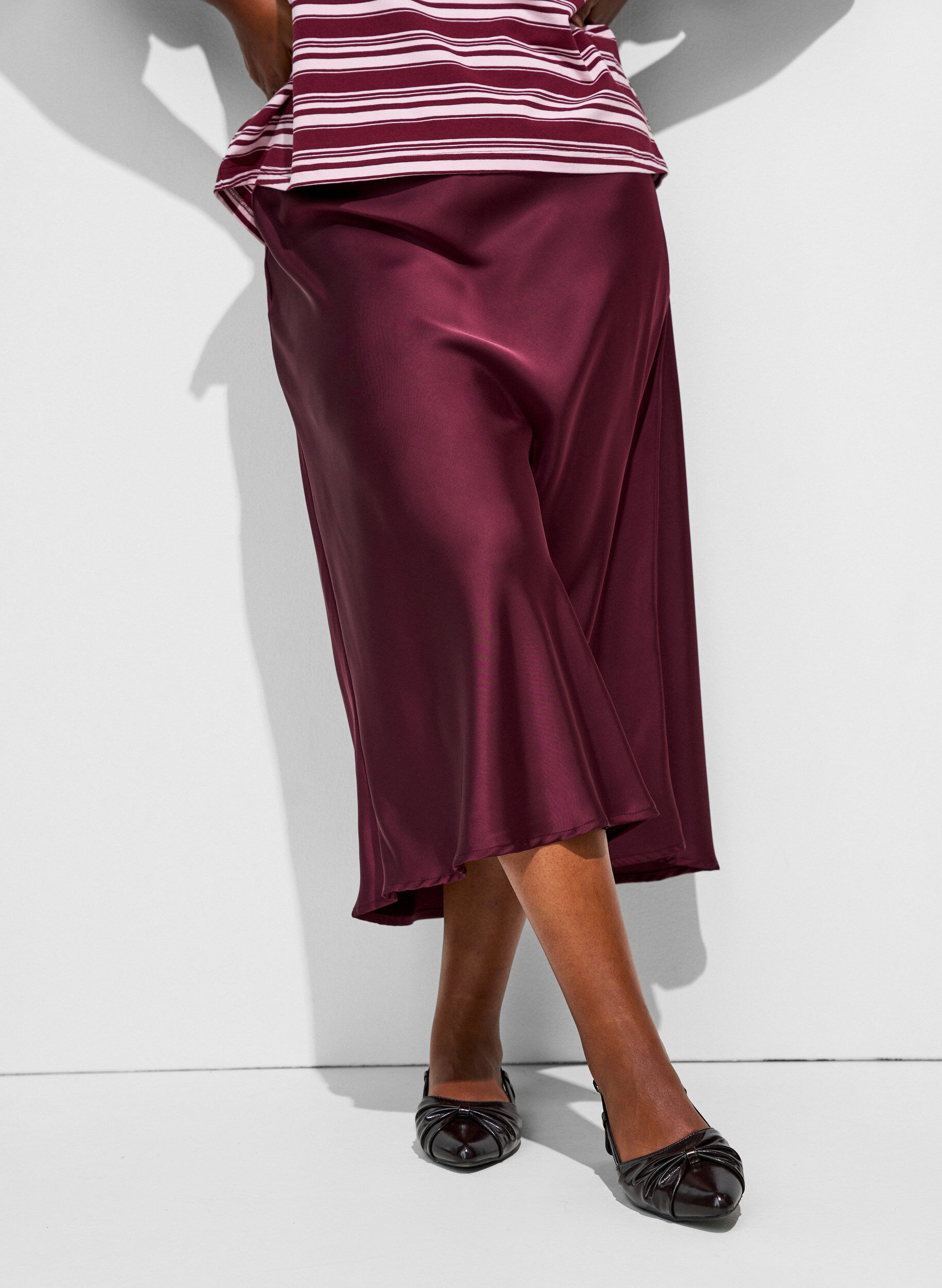 ZizziMidikjol i satin, R&ouml;d, Model image number 2