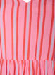 Randig midikl&auml;nning med empirsk&auml;rning och volanger, Rosa, Packshot image number 2