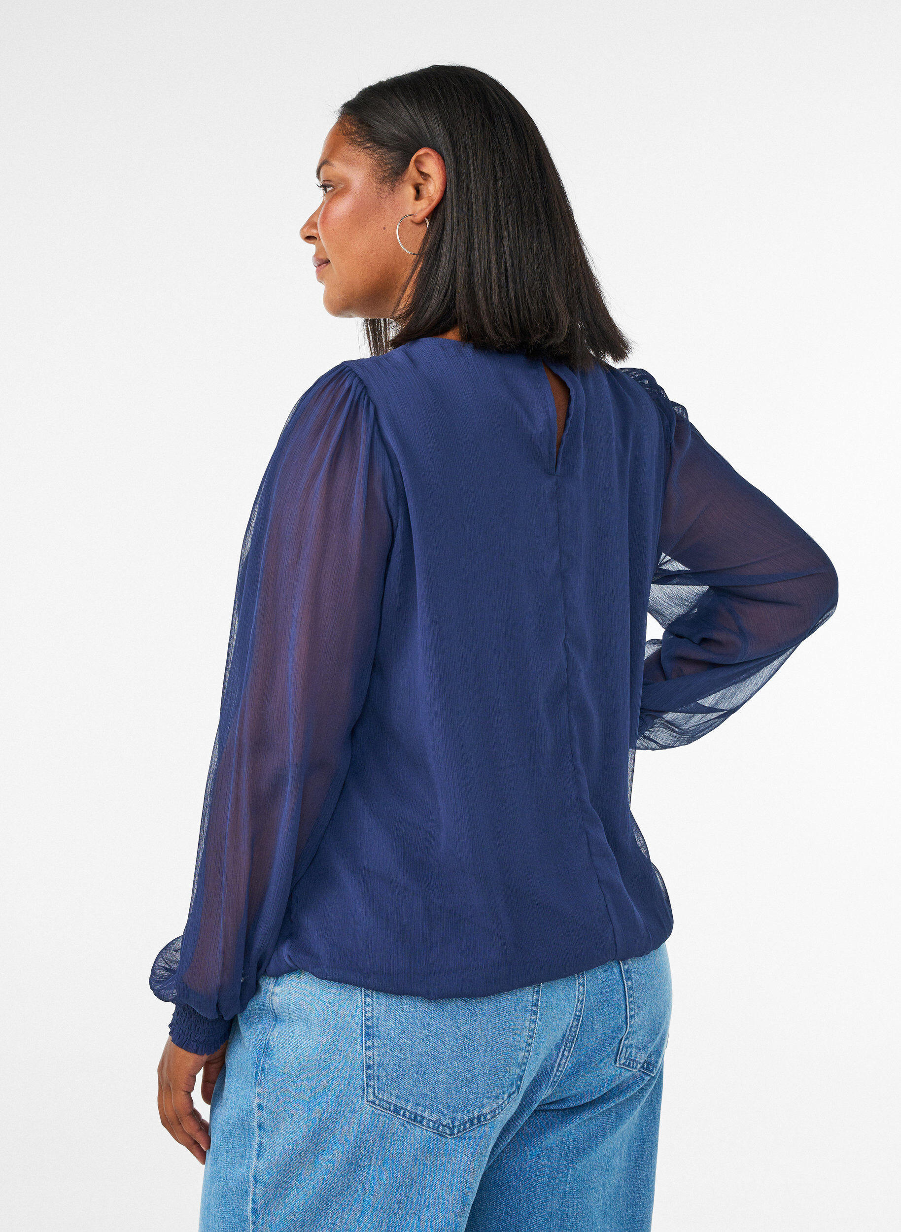 ZizziBlus i chiffong med genomskinliga &auml;rmar, Bl&aring;, Model image number 2