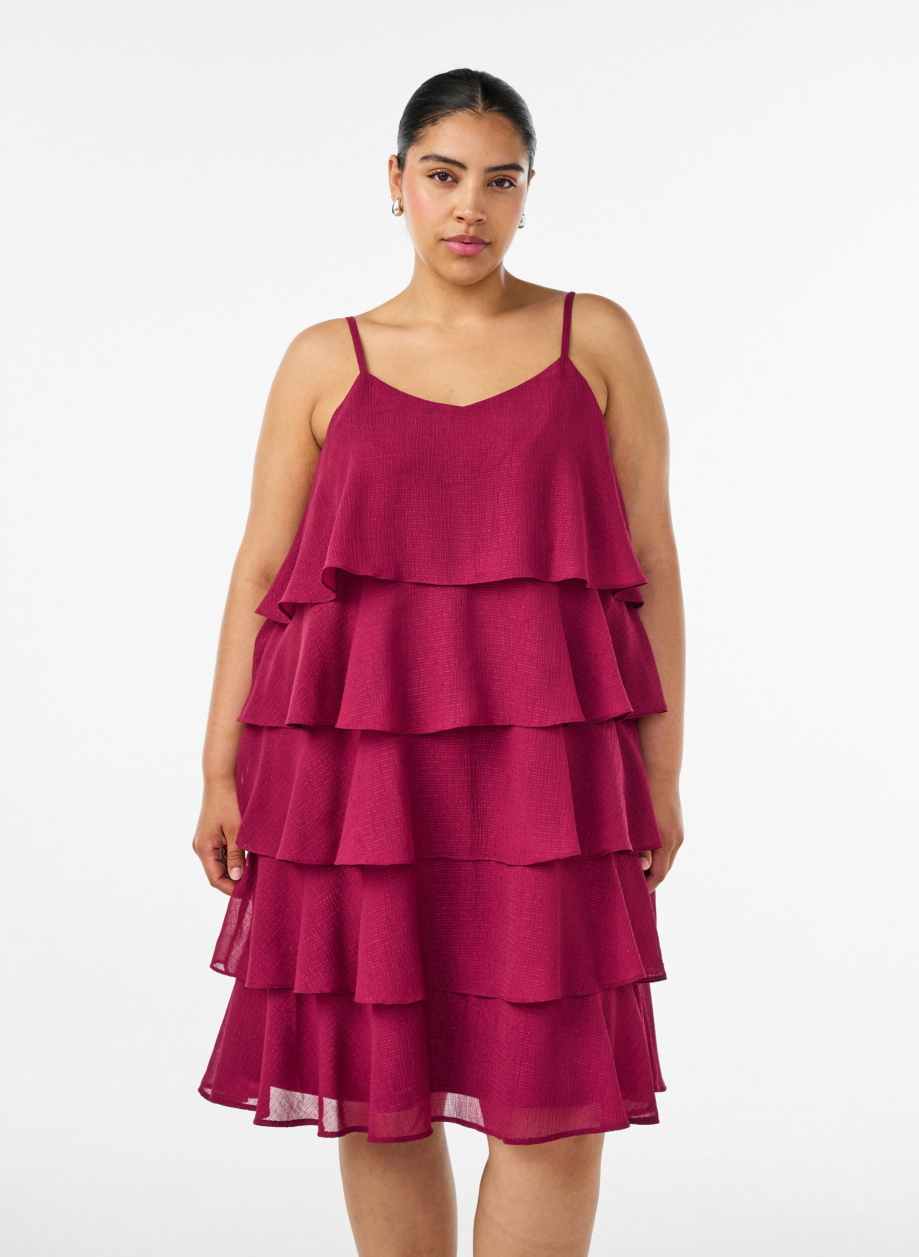 Kl&auml;nning i lager med volanger och spaghettiband, R&ouml;d, Model