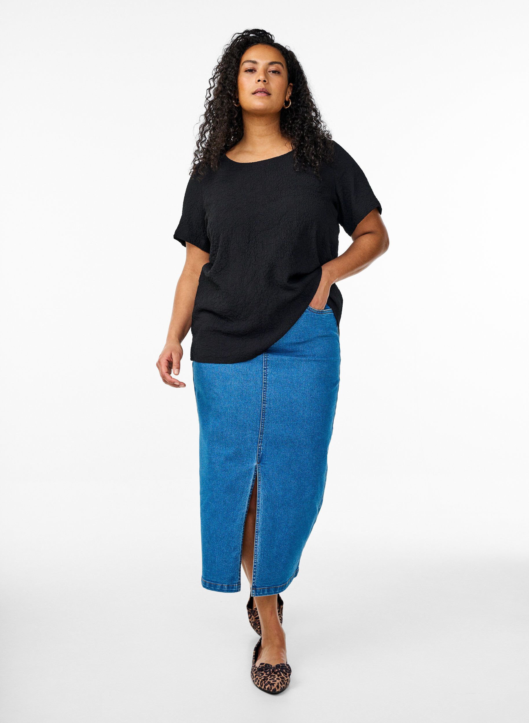 Zizzi FLASH - Kort&auml;rmad blus med struktur, Svart, Model image number 1