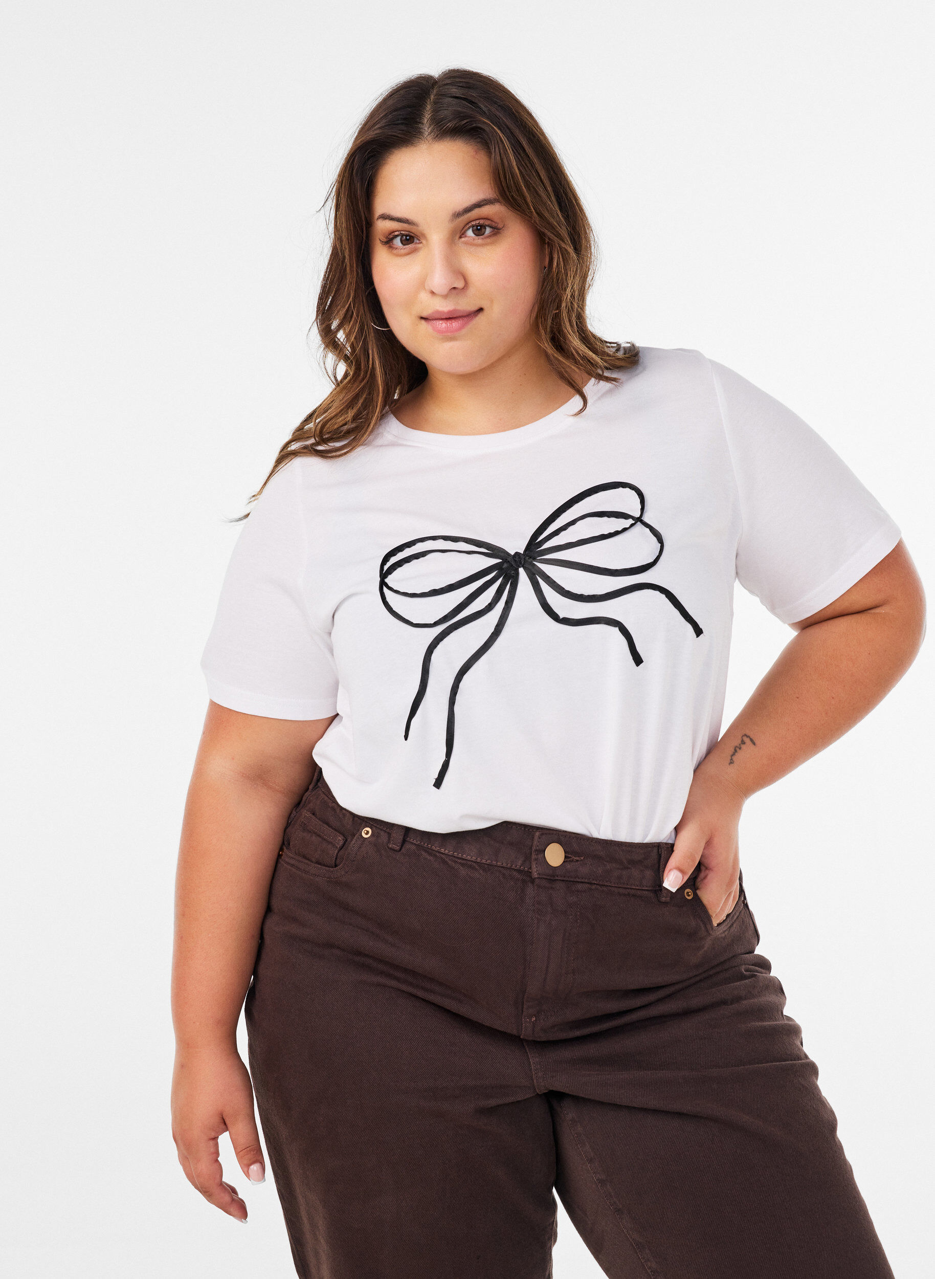 ZizziT-shirt i ekologisk bomull med dekorativt motiv, Vit, Model image number 0