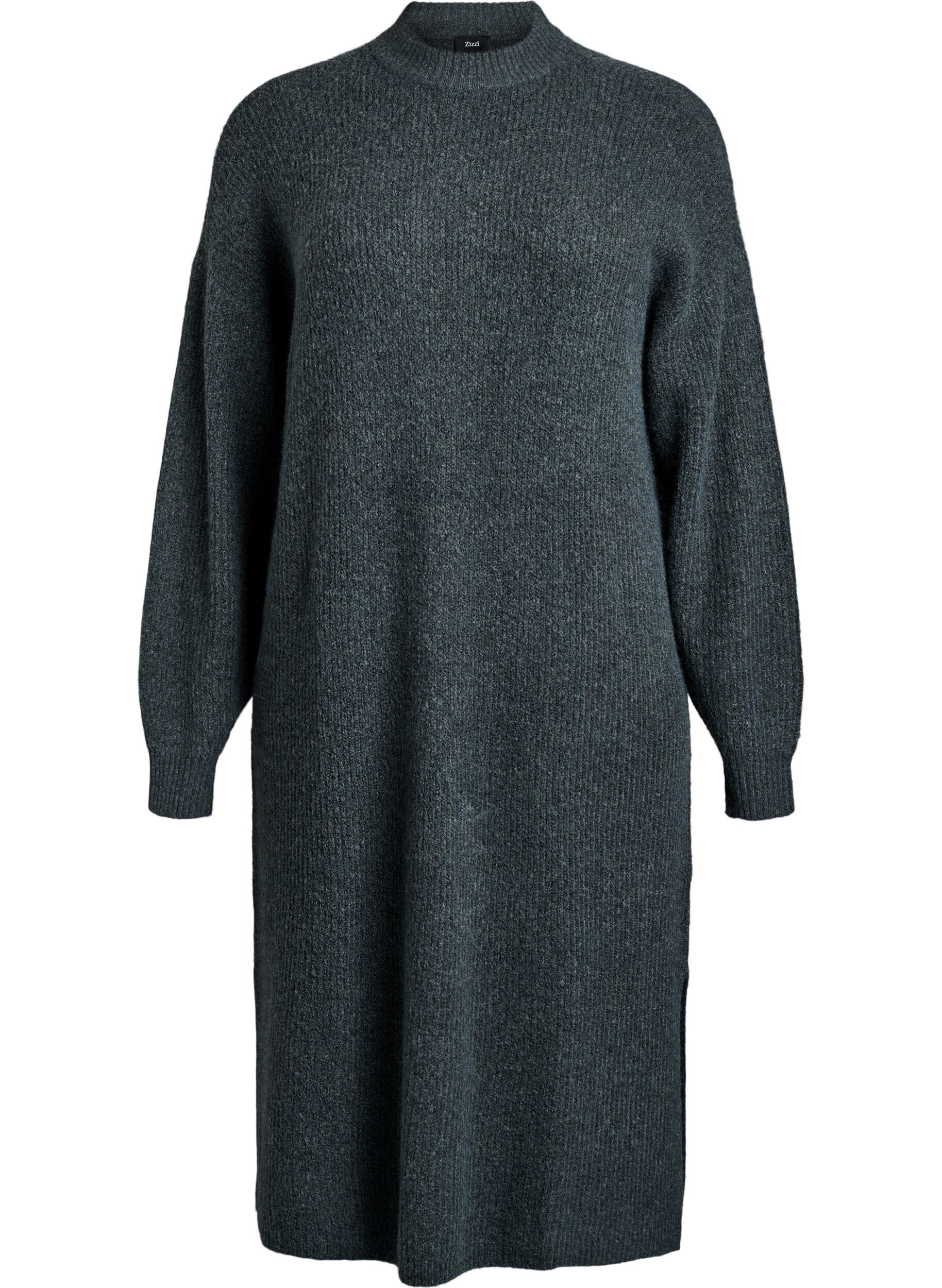 L&aring;ng stickad kl&auml;nning med h&ouml;g hals