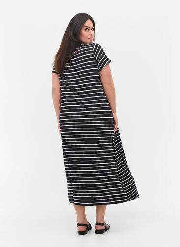 Randig midiklänning med korta ärmar, Black w. Stripe, Model image number 0