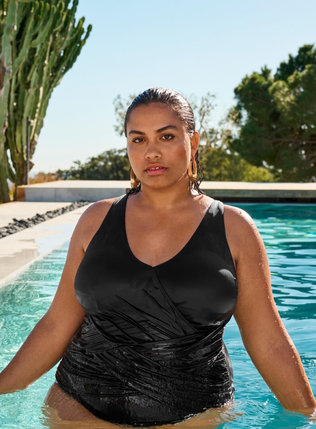 Zizzi Svart baddr&auml;kt med detaljer, , Model