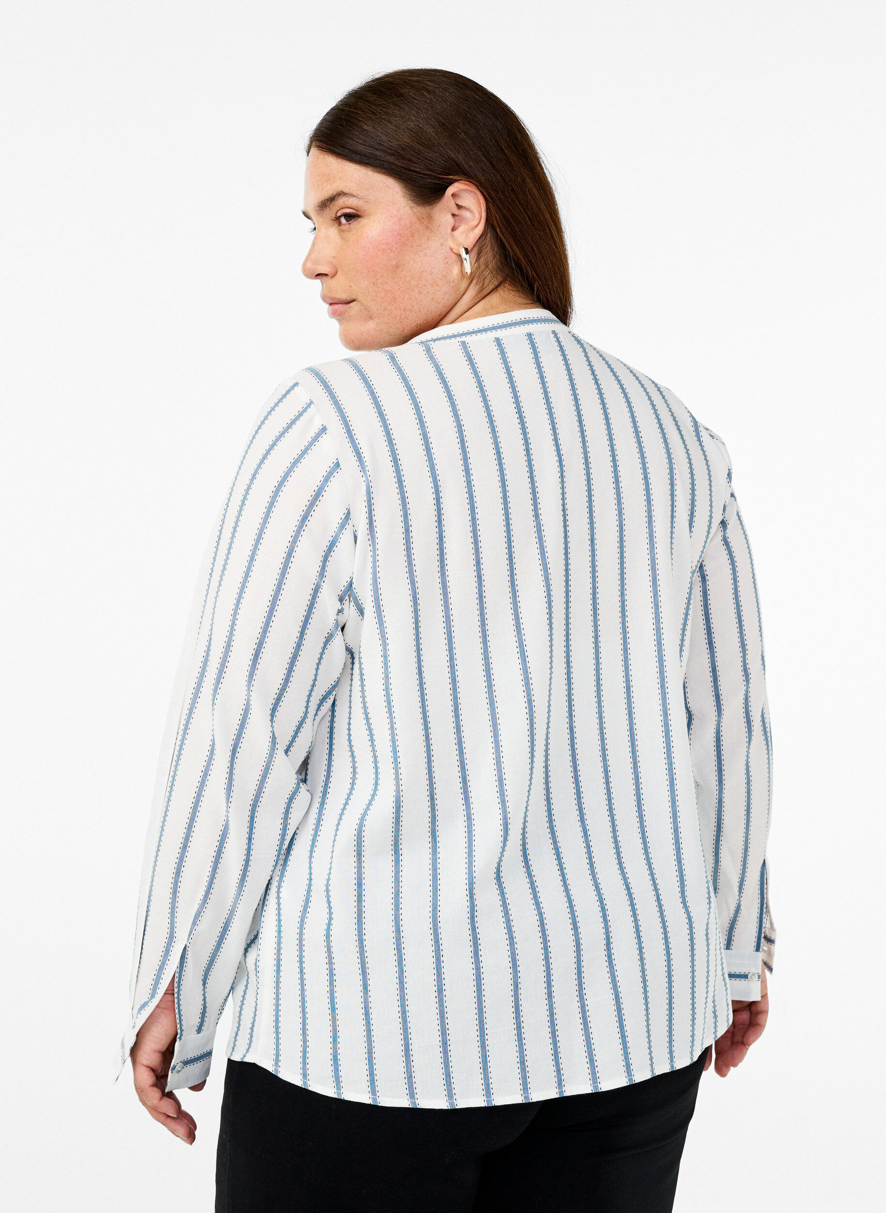 Zizzi Randig blus med knytdetalj, Vit, Model image number 2