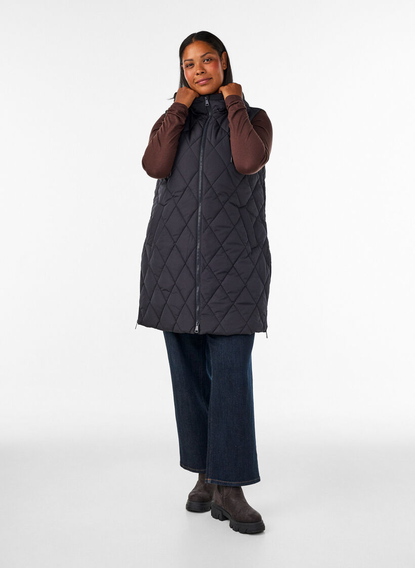 Halvl&aring;ng quiltad v&auml;st med huva, Svart, Model image number 1