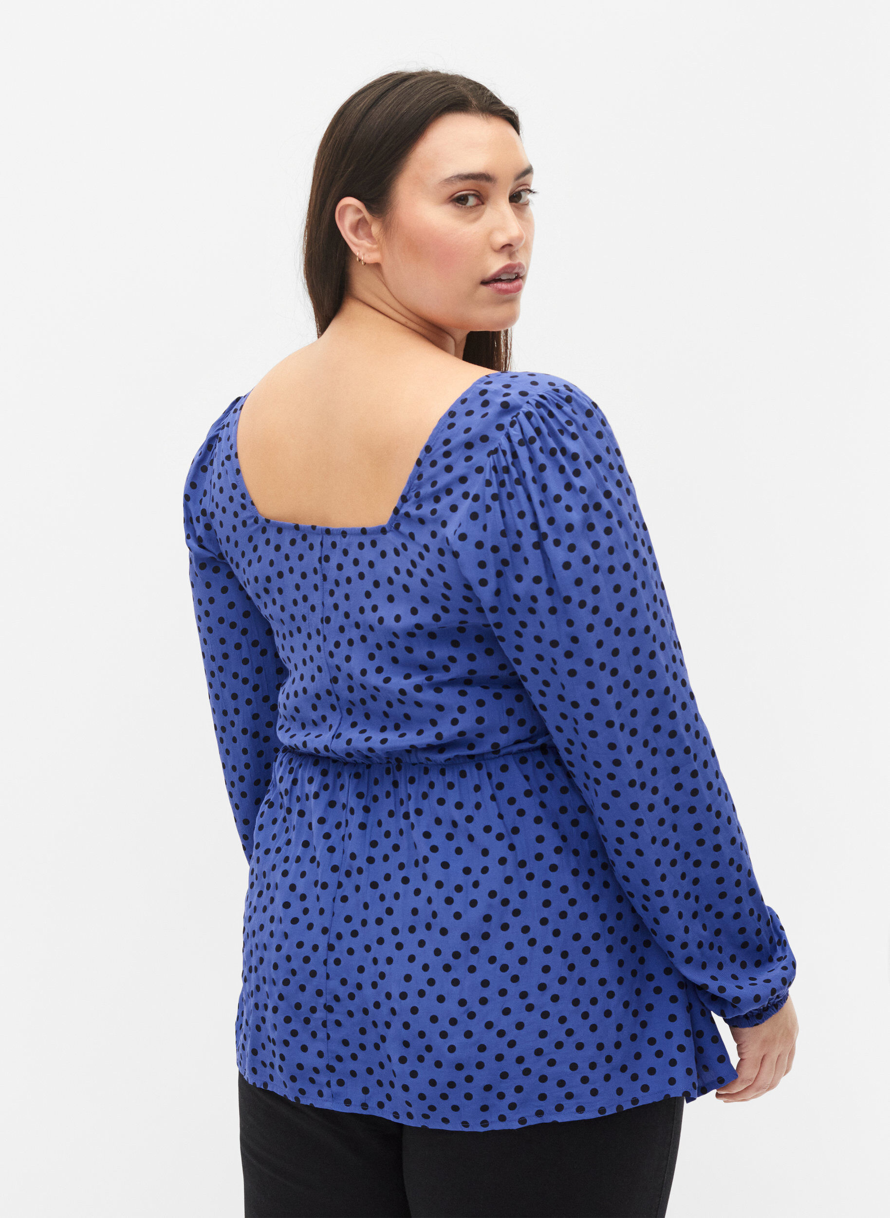 Zizzi Prickig blus i viskos med smock, R.Blue w. Black Dot, Model image number 1