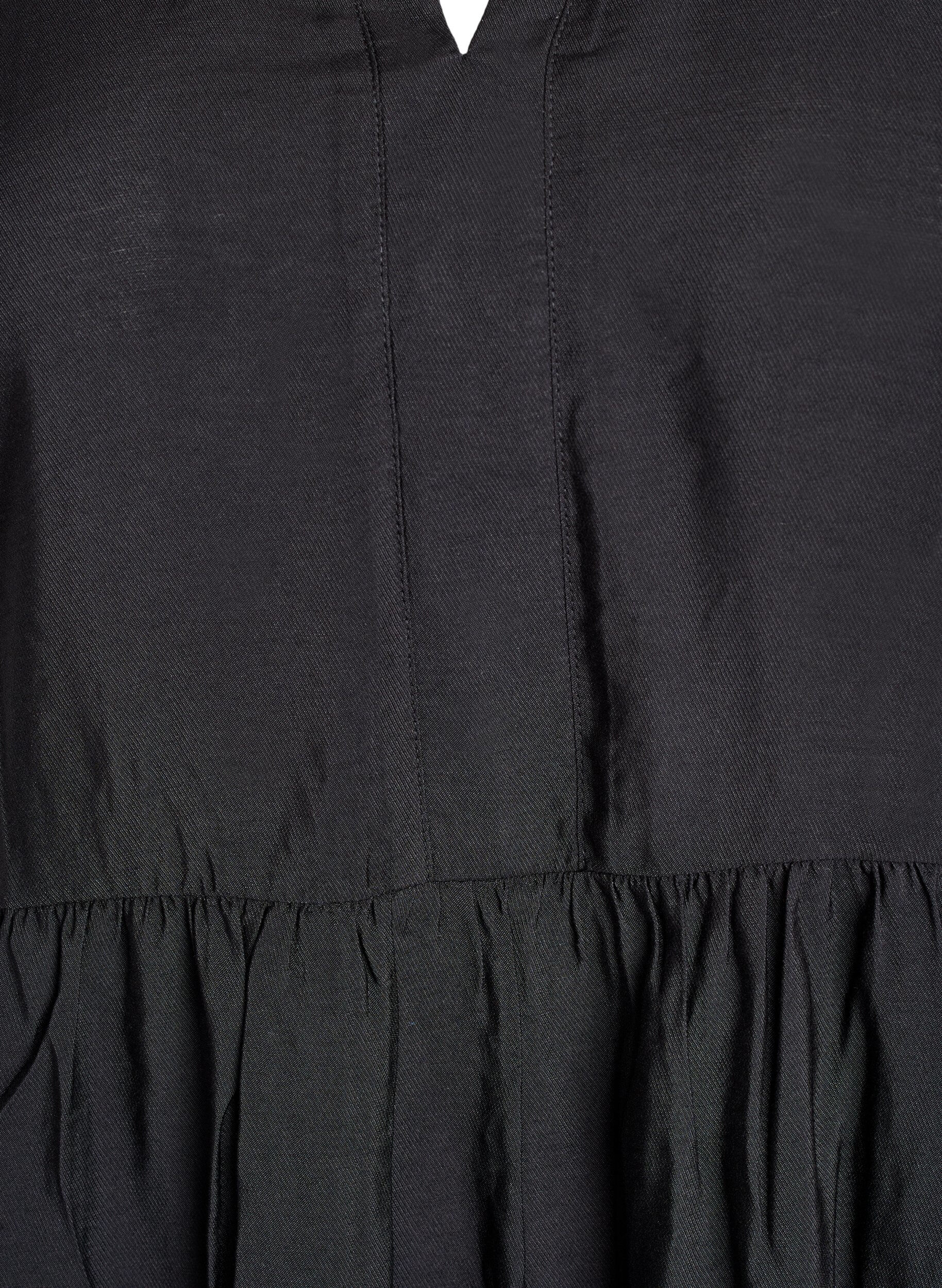 Zizzi A-linjeformad kl&auml;nning med volangkrage, Svart, Packshot image number 2