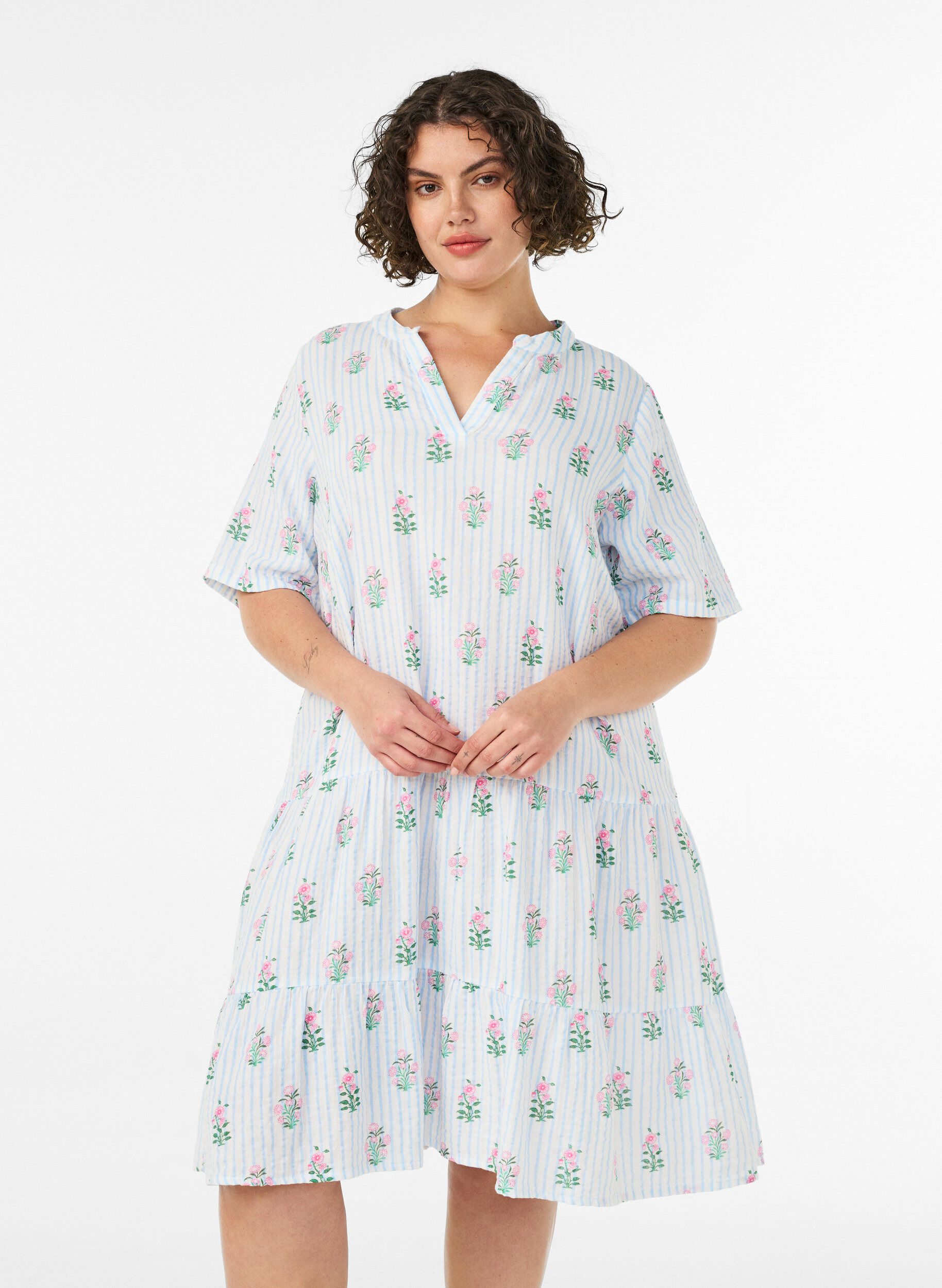 ZizziKort a-linjeformad kl&auml;nning i bomullsmuslin, Vanilla, Model image number 0
