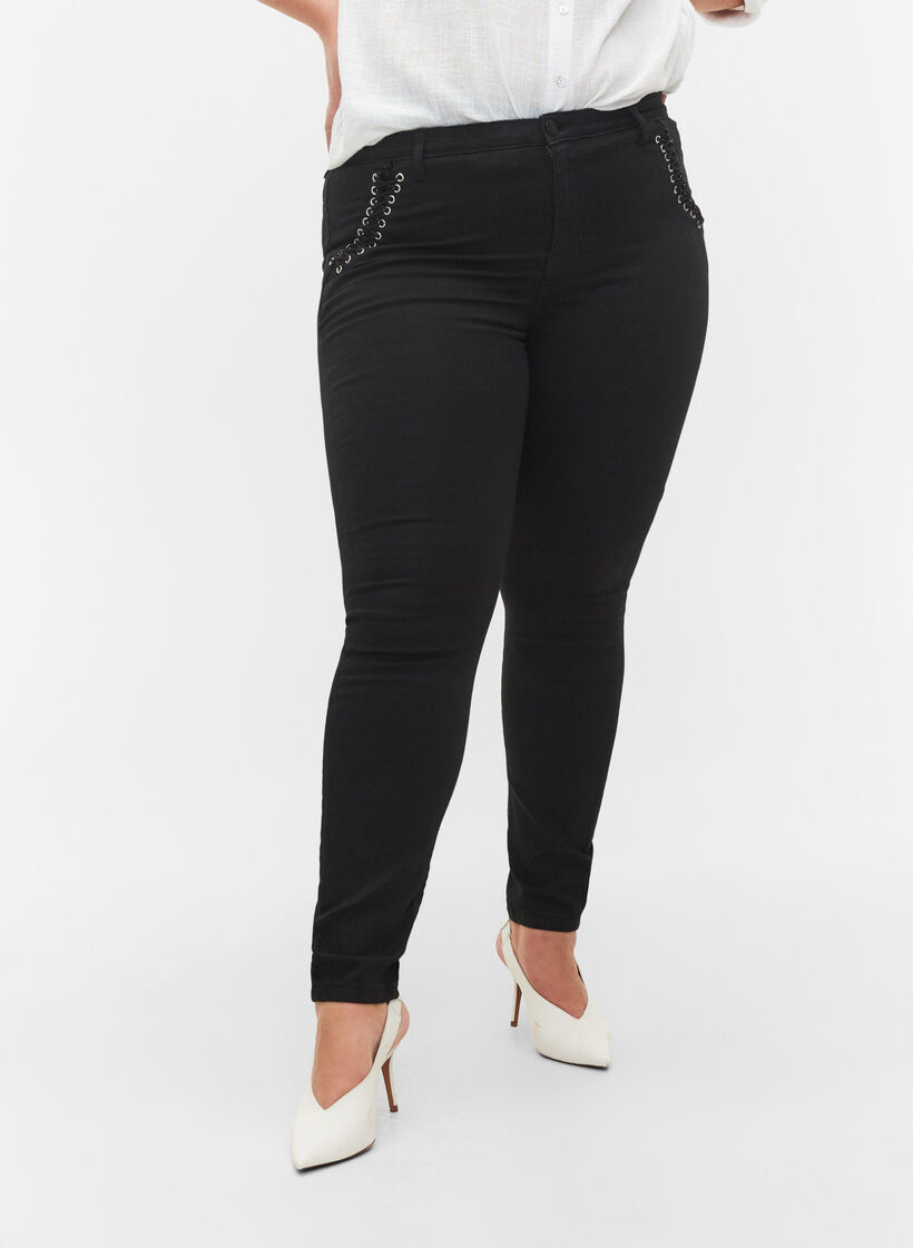 Super slim Amy jeans med sn&ouml;rning fram, Black, Model image number 2