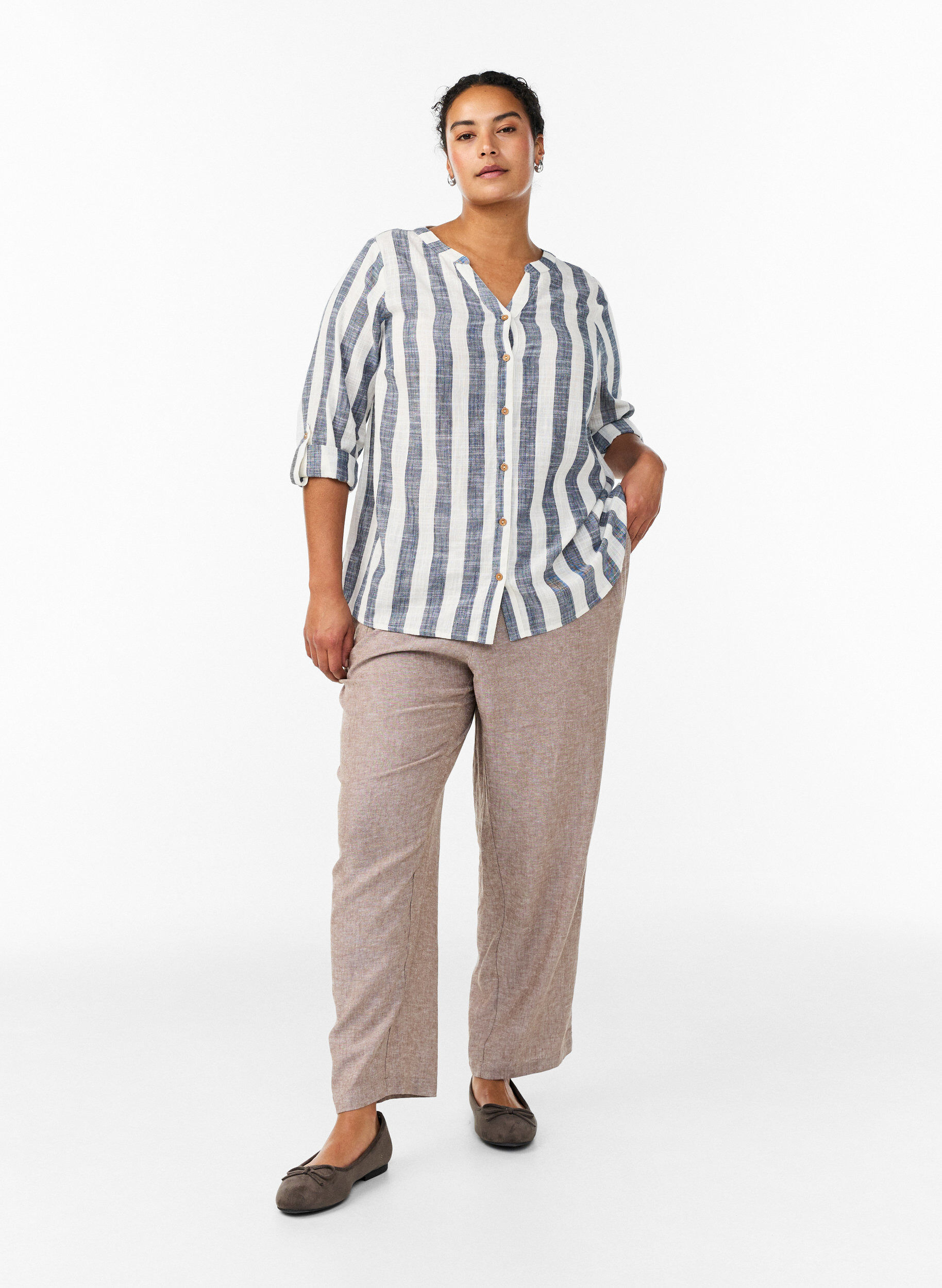 Zizzi Skjortblus i bomull med v-ringning, Bl&aring;, Model image number 1