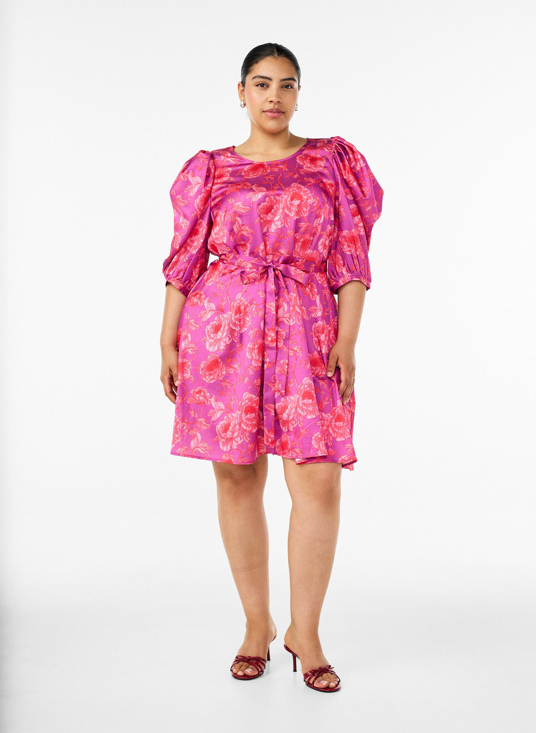ZizziBlommig kl&auml;nning med puff&auml;rmar och knytsk&auml;rp, Rosa, Model image number 1