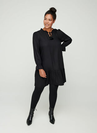 Viskosklänninge med knytdetalj, Black, Model image number 2