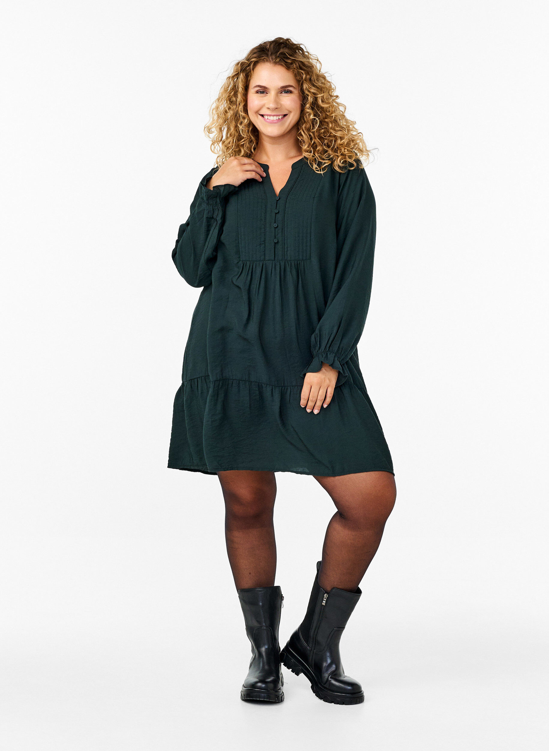 Zizzi Kort kl&auml;nning med stickningar och knappar, Scarab, Model image number 2