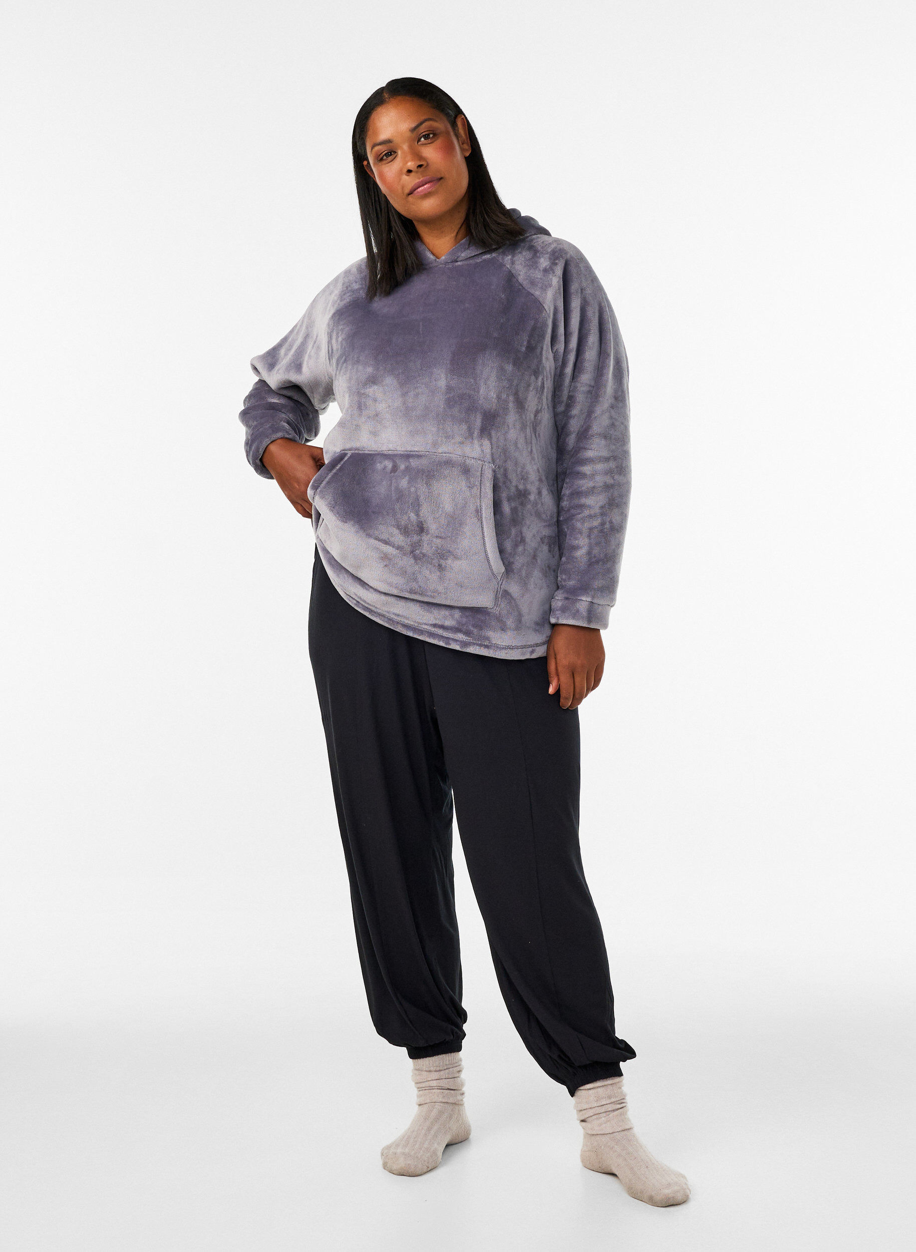 ZizziHuvtr&ouml;ja i velour med k&auml;nguruficka, Gr&aring;, Model image number 1