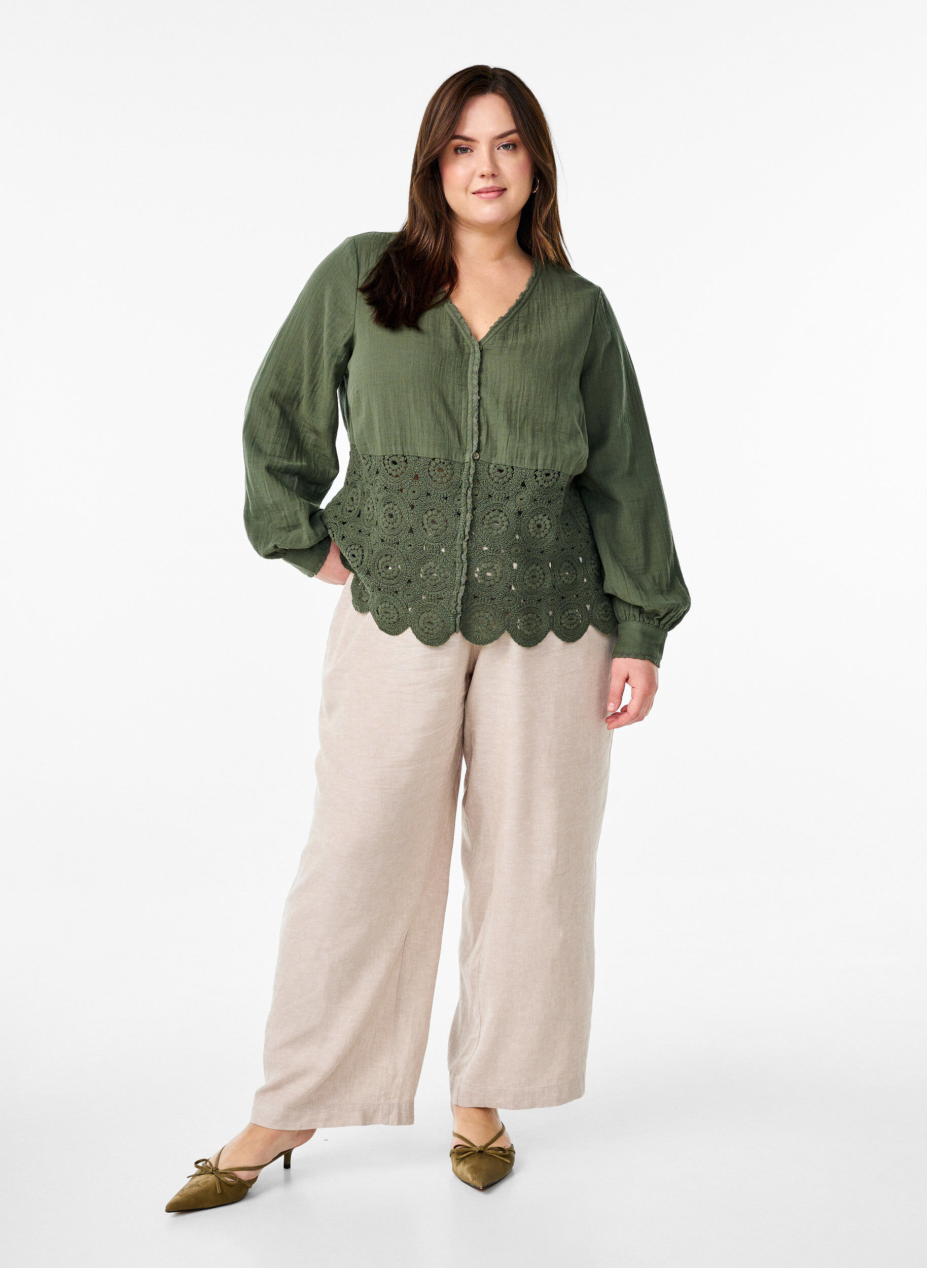 Zizzi Blus i muslinbomull med virkade detaljer, Gr&ouml;n, Model image number 1