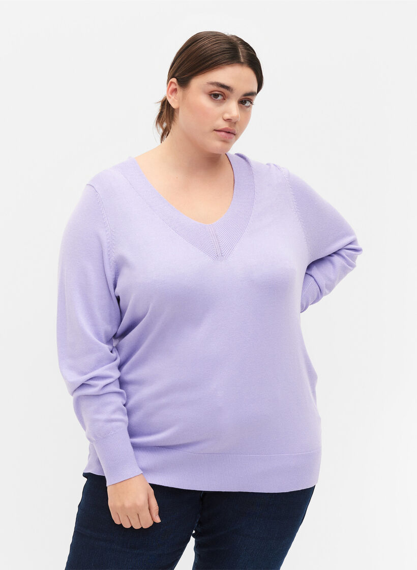 V-ringad stickad tröja med viskos, Lavender, Model image number 0