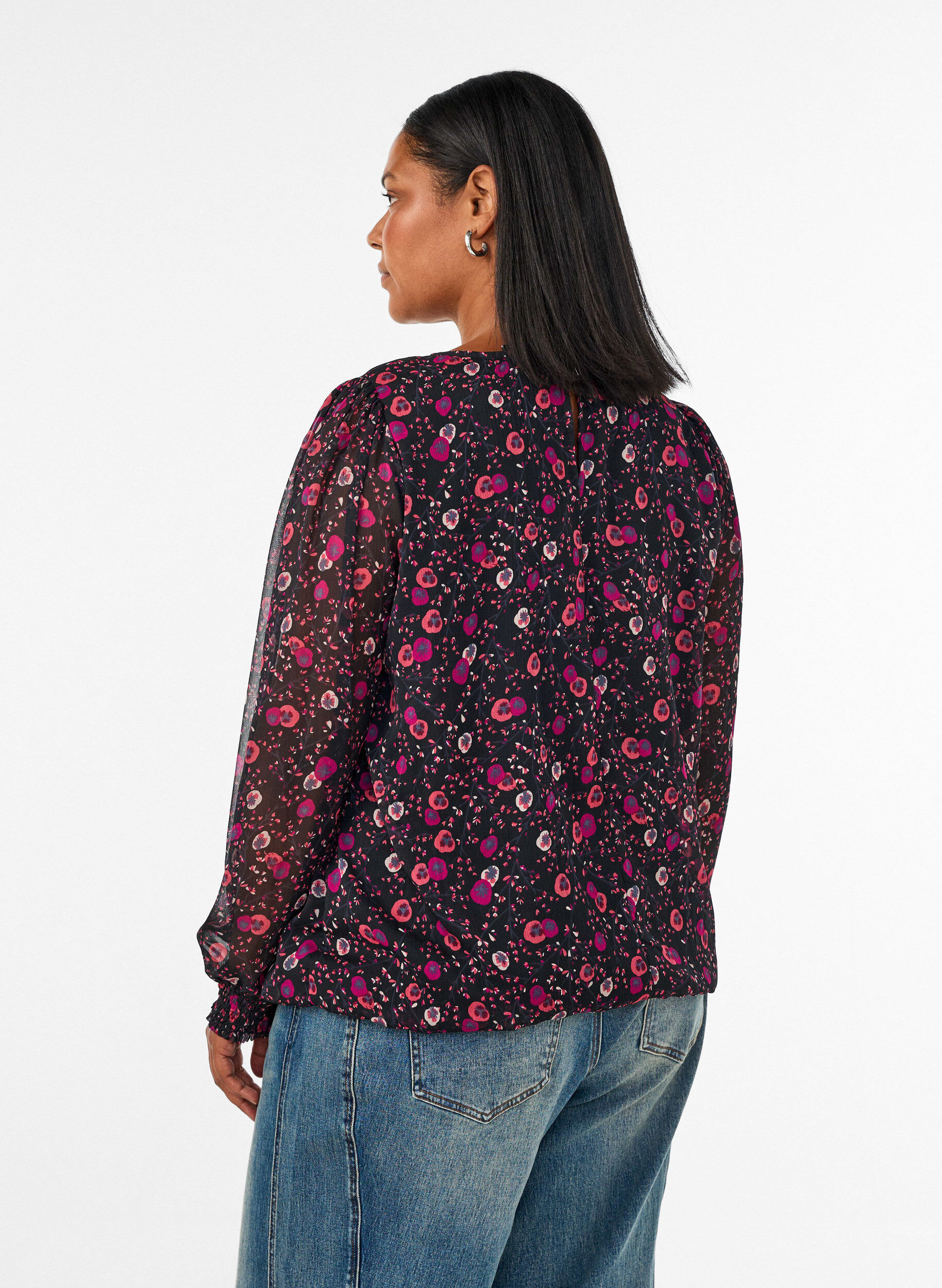 ZizziBlommig blus i chiffong med genomskinliga &auml;rmar, Svart, Model image number 2