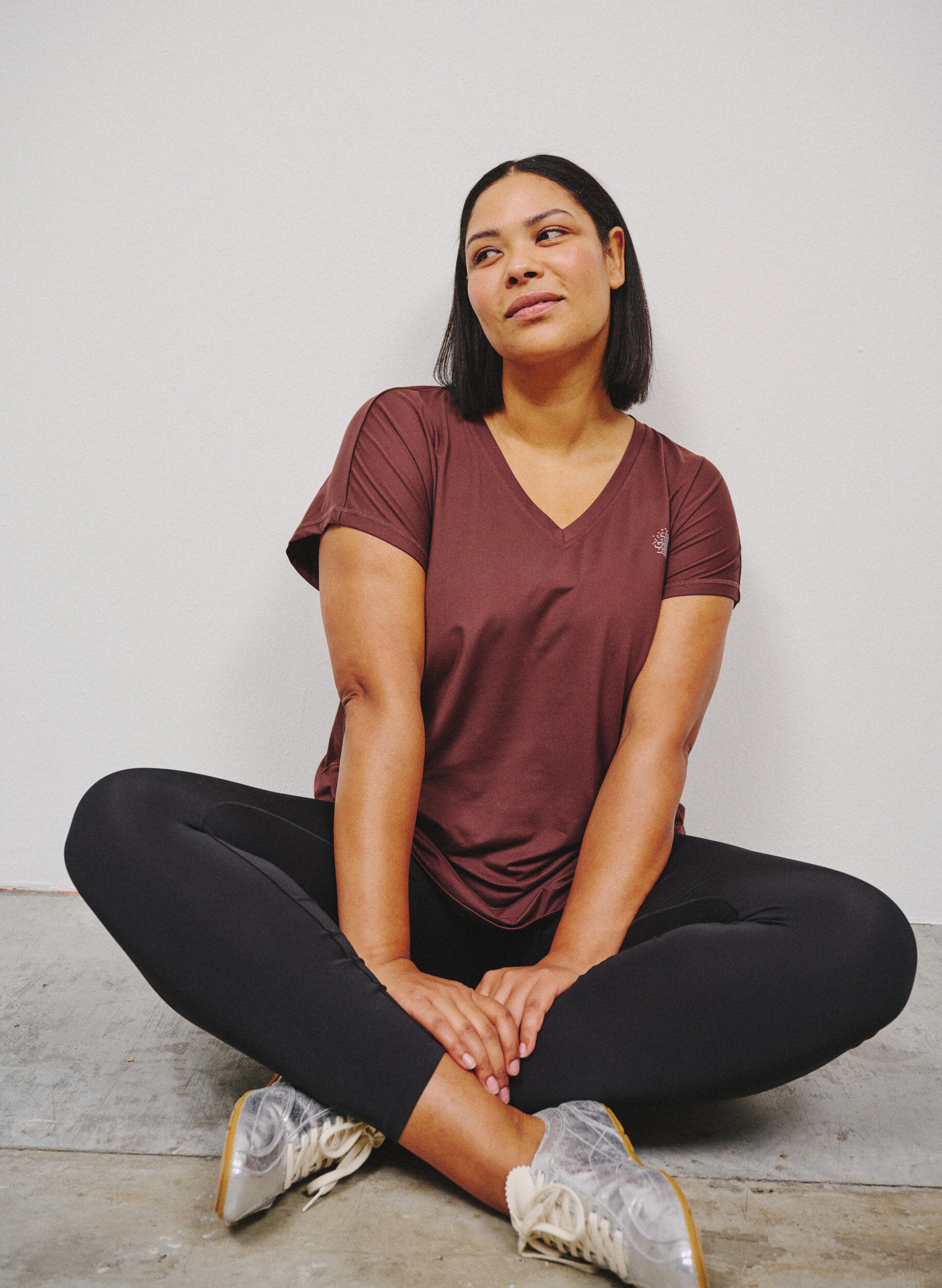 ZizziTr&auml;nings t-shirt med v-ringning och l&ouml;s passform, Brun, Image image number 0