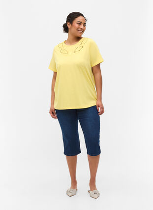 Kortärmad t-shirt med broderi anglasie, Goldfinch Mel., Model image number 2
