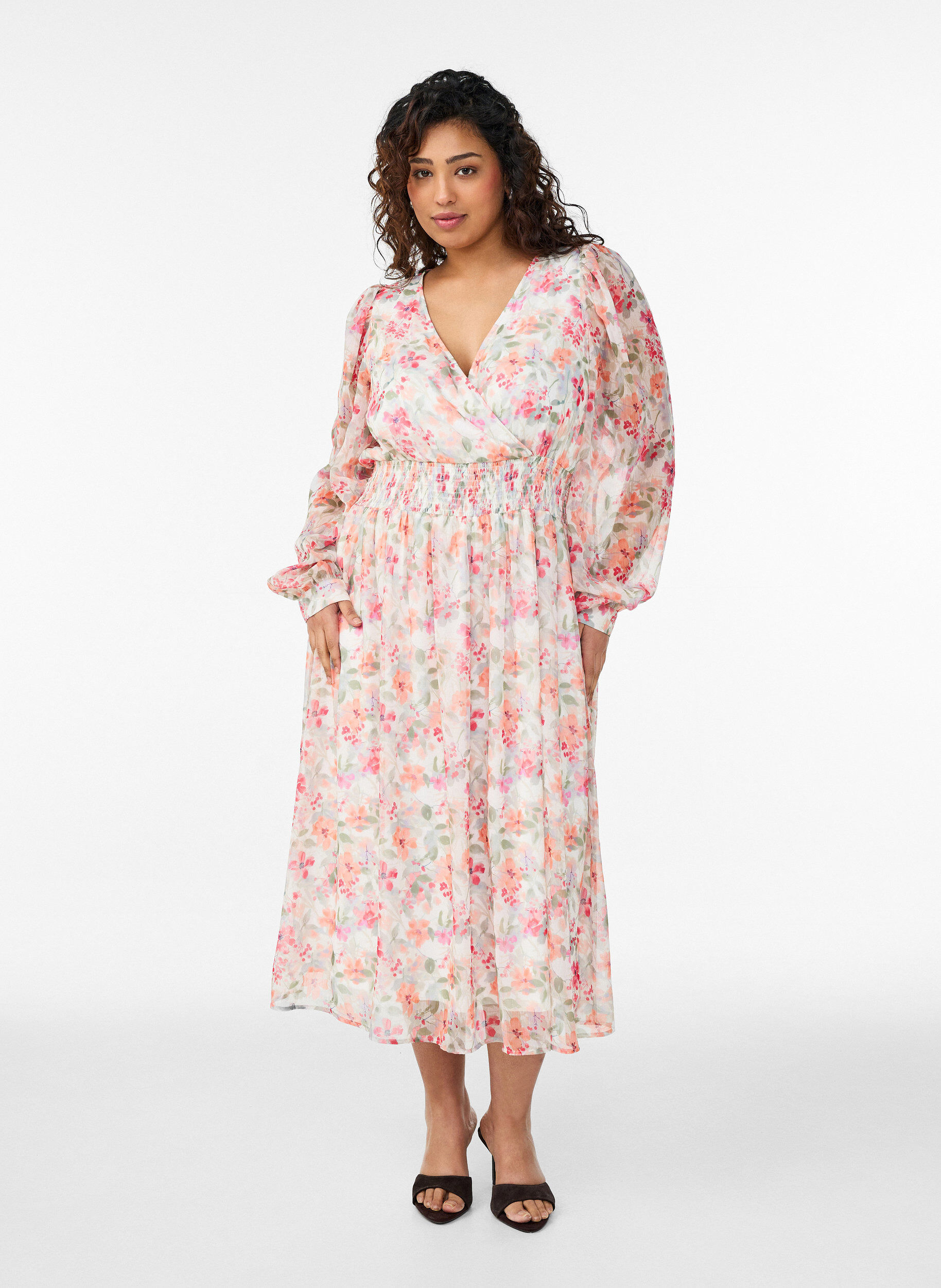 Blommig midikl&auml;nning med omlottlook och smock, Orange, Model