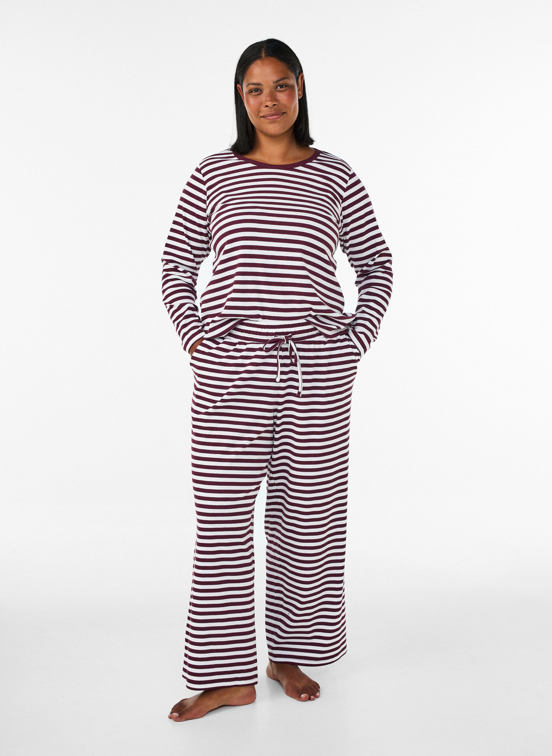ZizziL&aring;ng&auml;rmad natt-topp i ribbad trik&aring; med r&auml;nder, R&ouml;d, Model image number 1