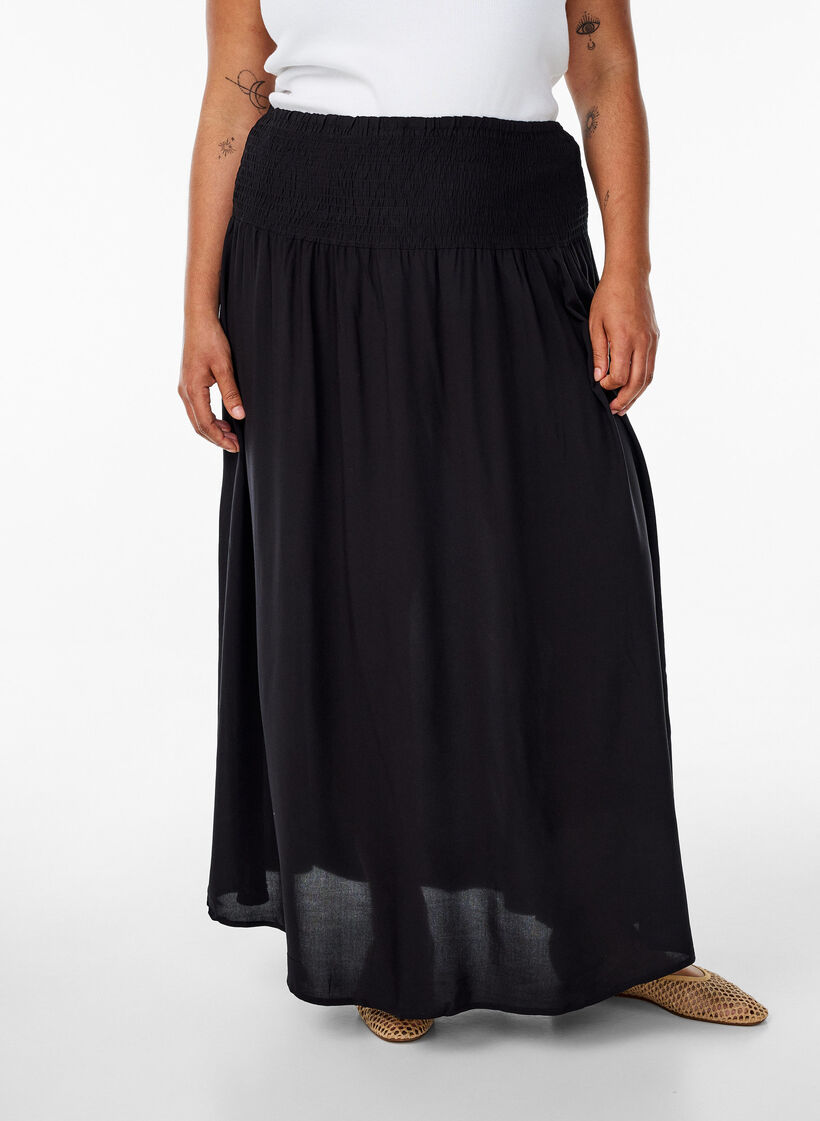 Maxikjol i viskos med smock, Svart, Model image number 3