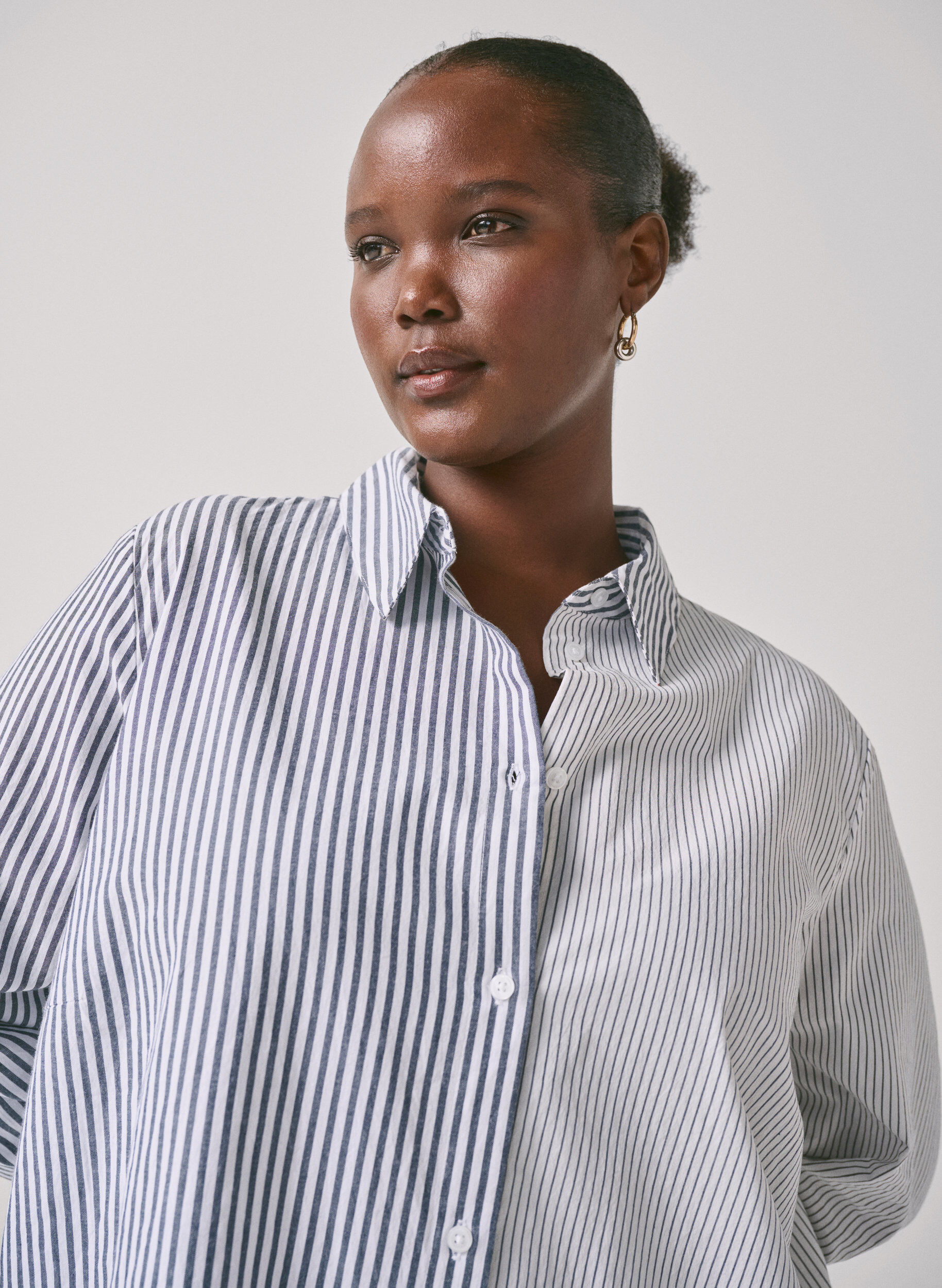 Zizzi L&aring;ng&auml;rmad skjorta med r&auml;nder, Lava Smoke Stripe, Image image number 0