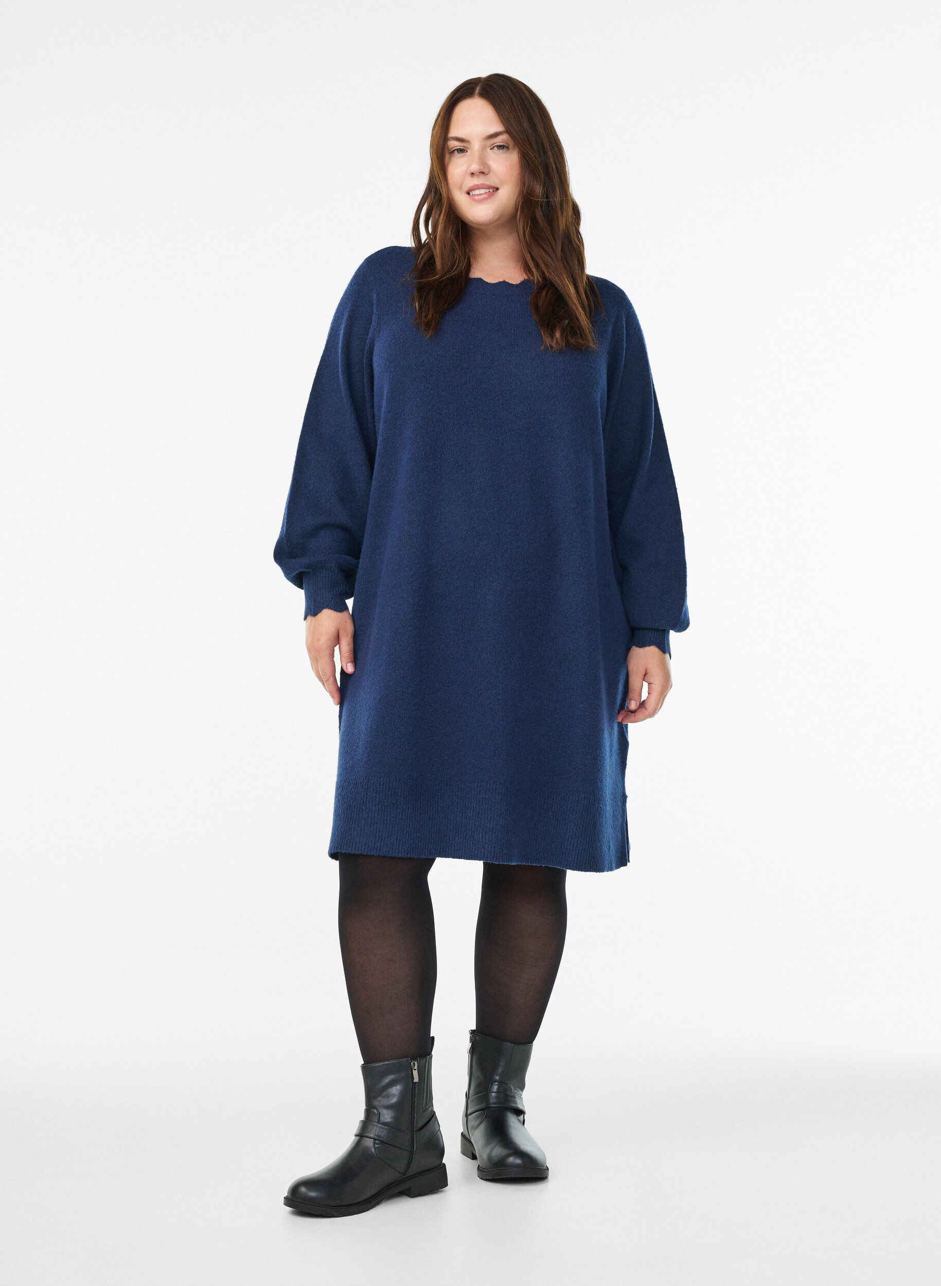 ZizziStickad kort kl&auml;nning med v&aring;gig kant och slitsar, Bl&aring;, Model image number 1