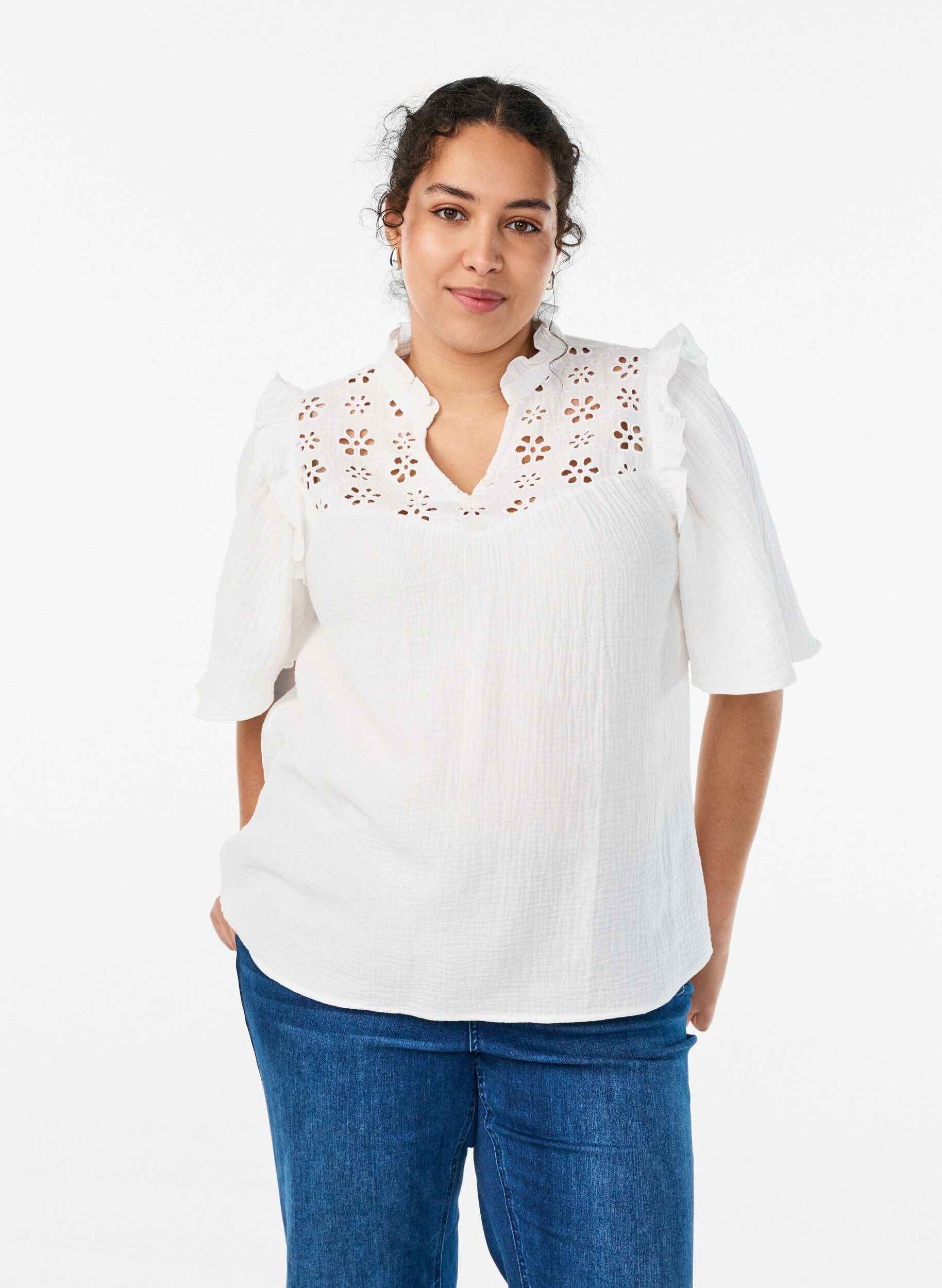 Blus i bomullsmuslin med broderie anglaise och 1/2-&auml;rm, Vit, Model
