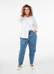 Mille Mom Fit-jeans med broderier, Blå, Model image number 0