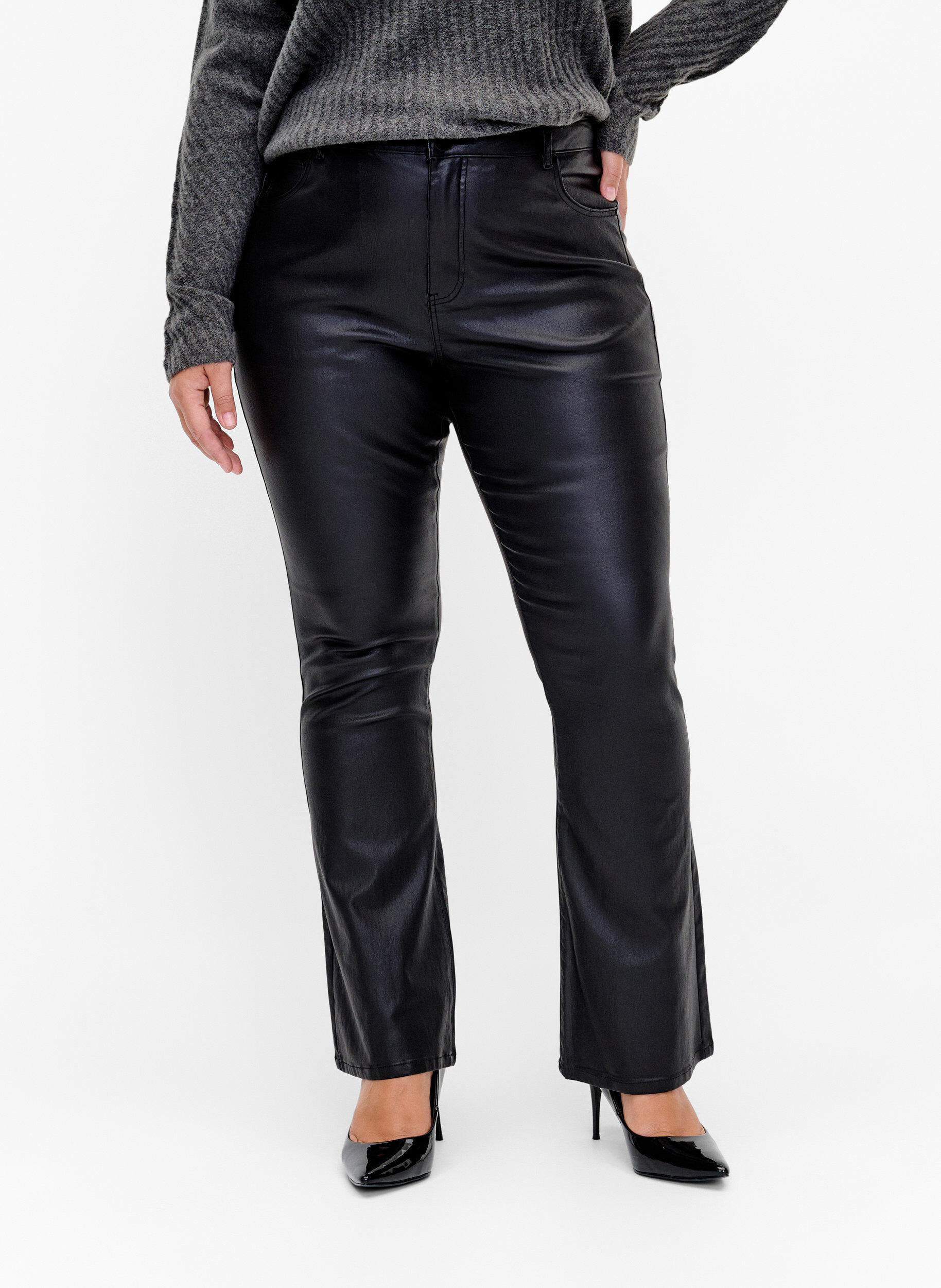 Zizzi Coated Ellen-jeans med bootcut, Black, Model image number 2