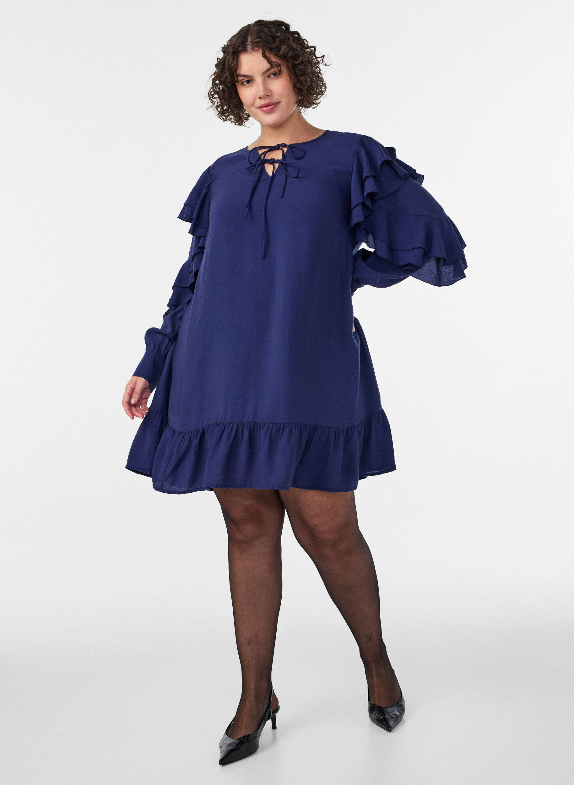 ZizziKl&auml;nning i viskos med volanger och knytband, Bl&aring;, Model image number 1