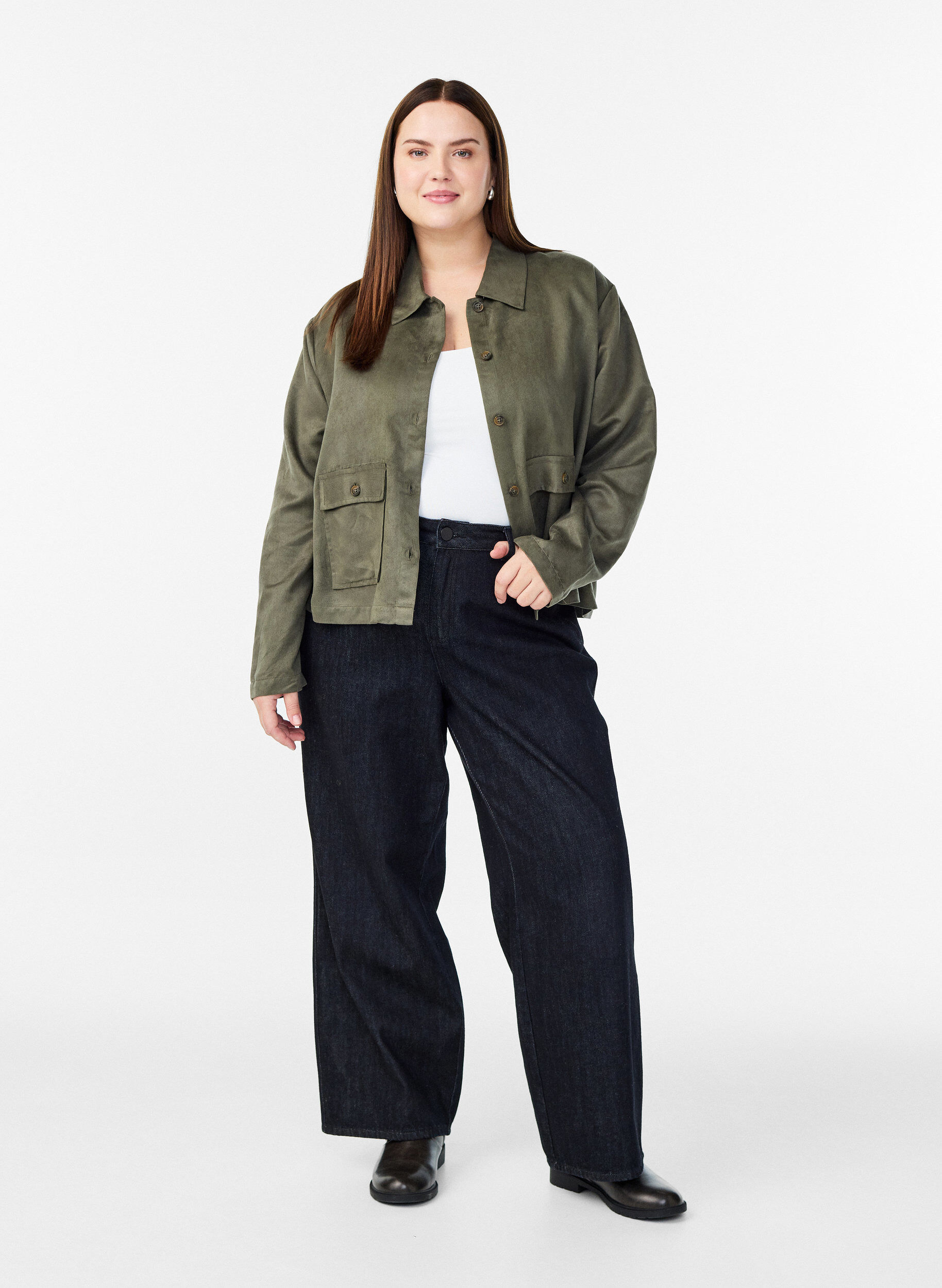 Zizzi Kort jacka i mockaimitation med fickor, Gr&ouml;n, Model image number 1