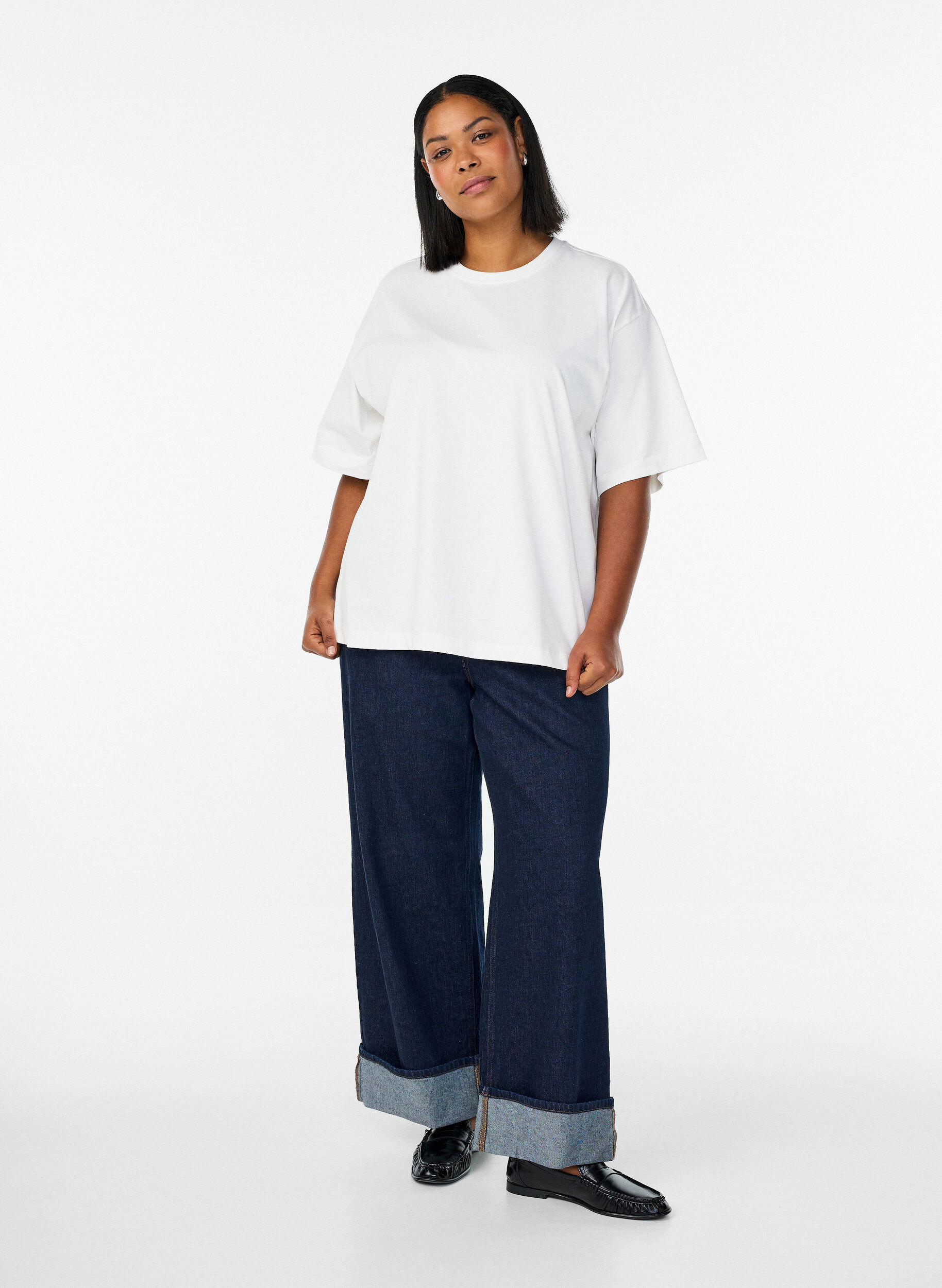 Zizzi Oversized t-shirt med halvl&aring;nga &auml;rmar, Vit, Model image number 1