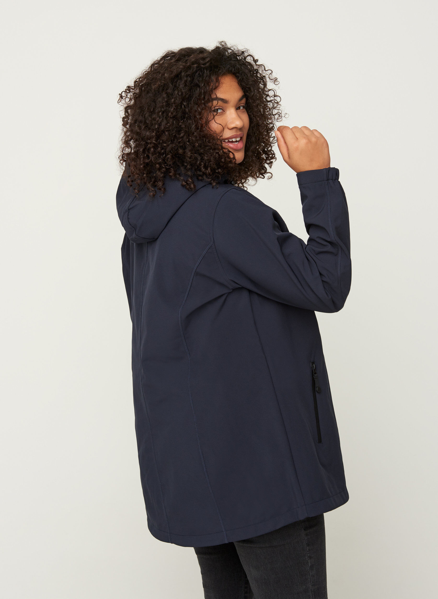 Zizzi Kort softshell jacka med luva, Night Sky, Model image number 2