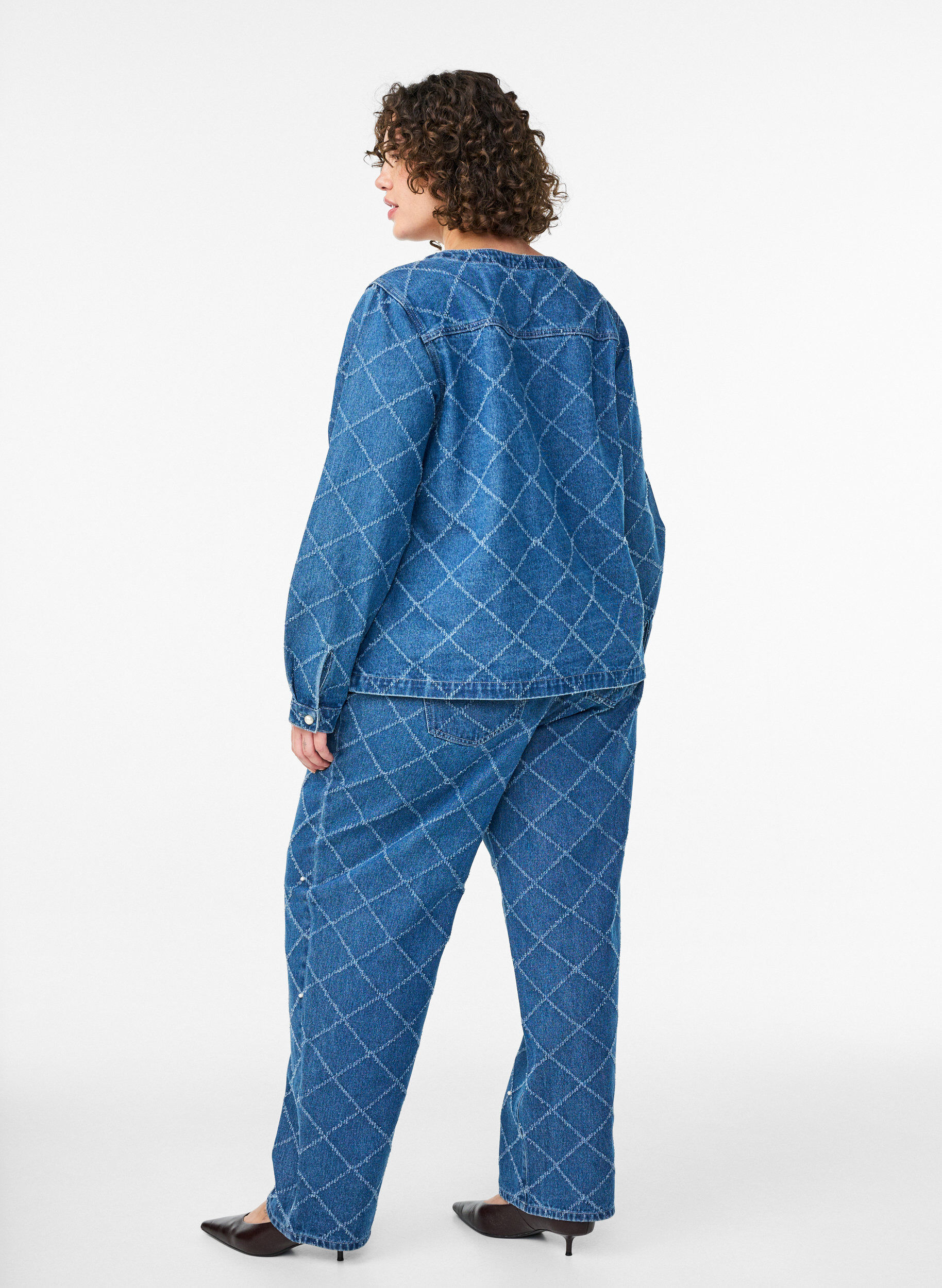 Zizzi Kiana jeans med h&ouml;g midja och slitningar, Bl&aring;, Model image number 1