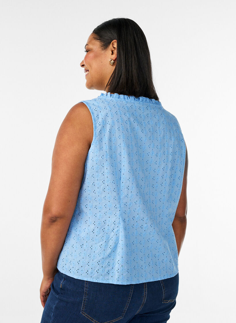 &Auml;rml&ouml;s blus med broderie anglaise och volanger, Bl&aring;, Model image number 2