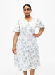 Blommig satinklänning med puffärmar, Off White Blue Fl., Model image number 0