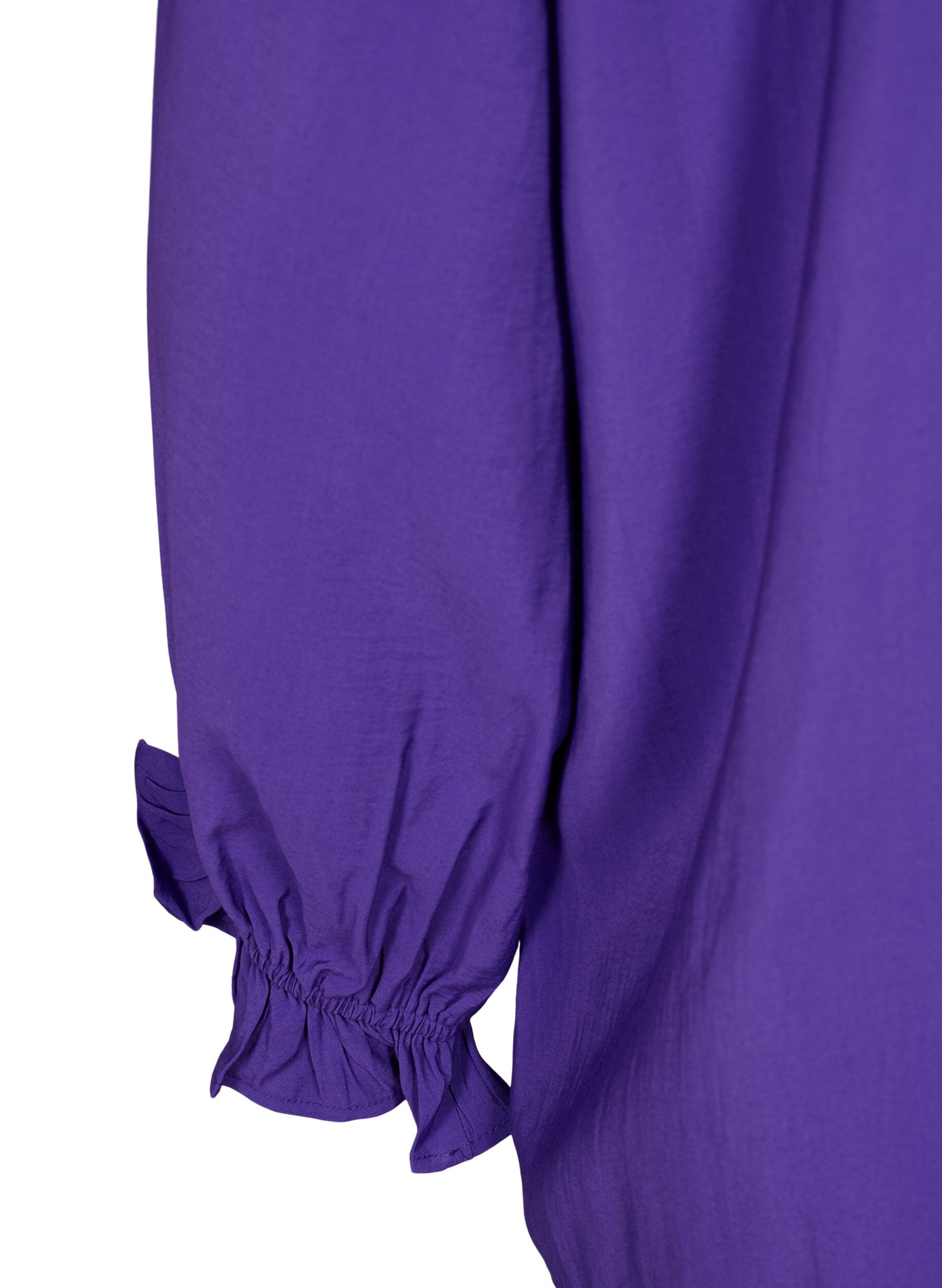Zizzi L&aring;ng&auml;rmad viskosblus med volanger, Prism Violet, Packshot image number 3