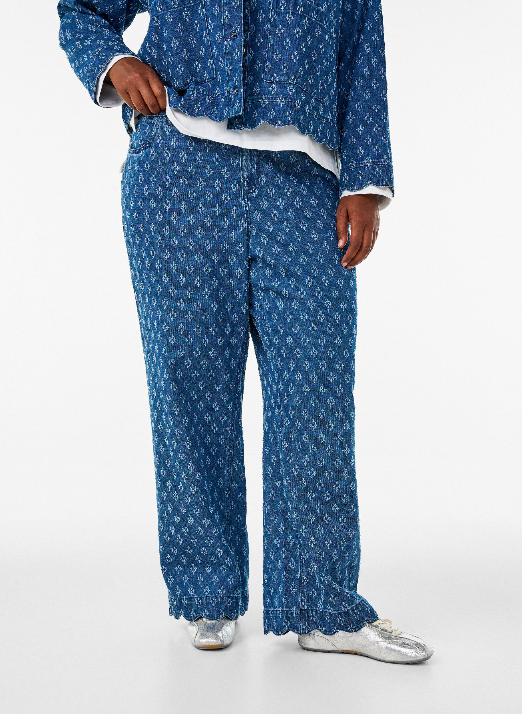 ZizziMyra jeans med bred passform och slitningar, Bl&aring;, Model image number 2
