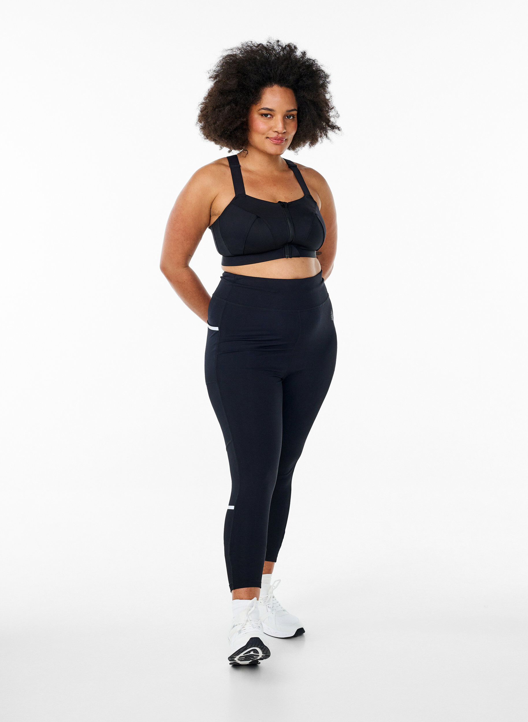 Zizzi L&ouml;partights med l&auml;tt kompression och sidofickor, Svart, Model image number 1