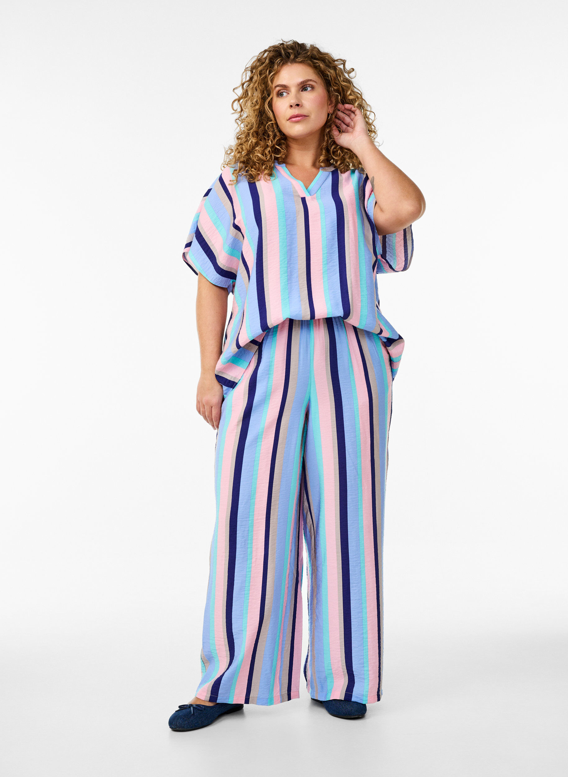 ZizziL&ouml;s byxa i viskos med r&auml;nder, Bl&aring;, Model image number 0