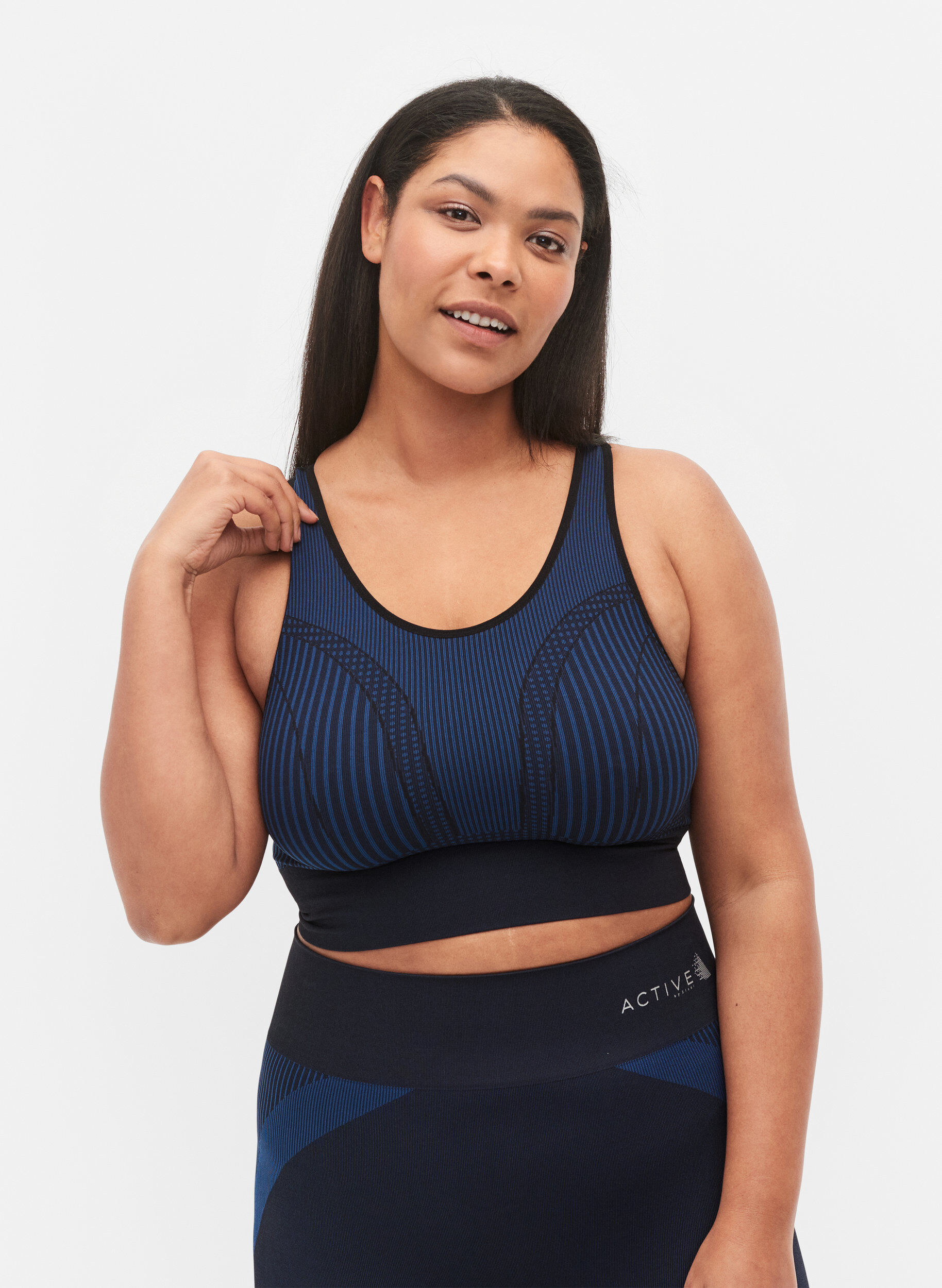 Zizzi  Seamless sport-bh med r&auml;nder, Black w. Blue Depths, Model image number 0