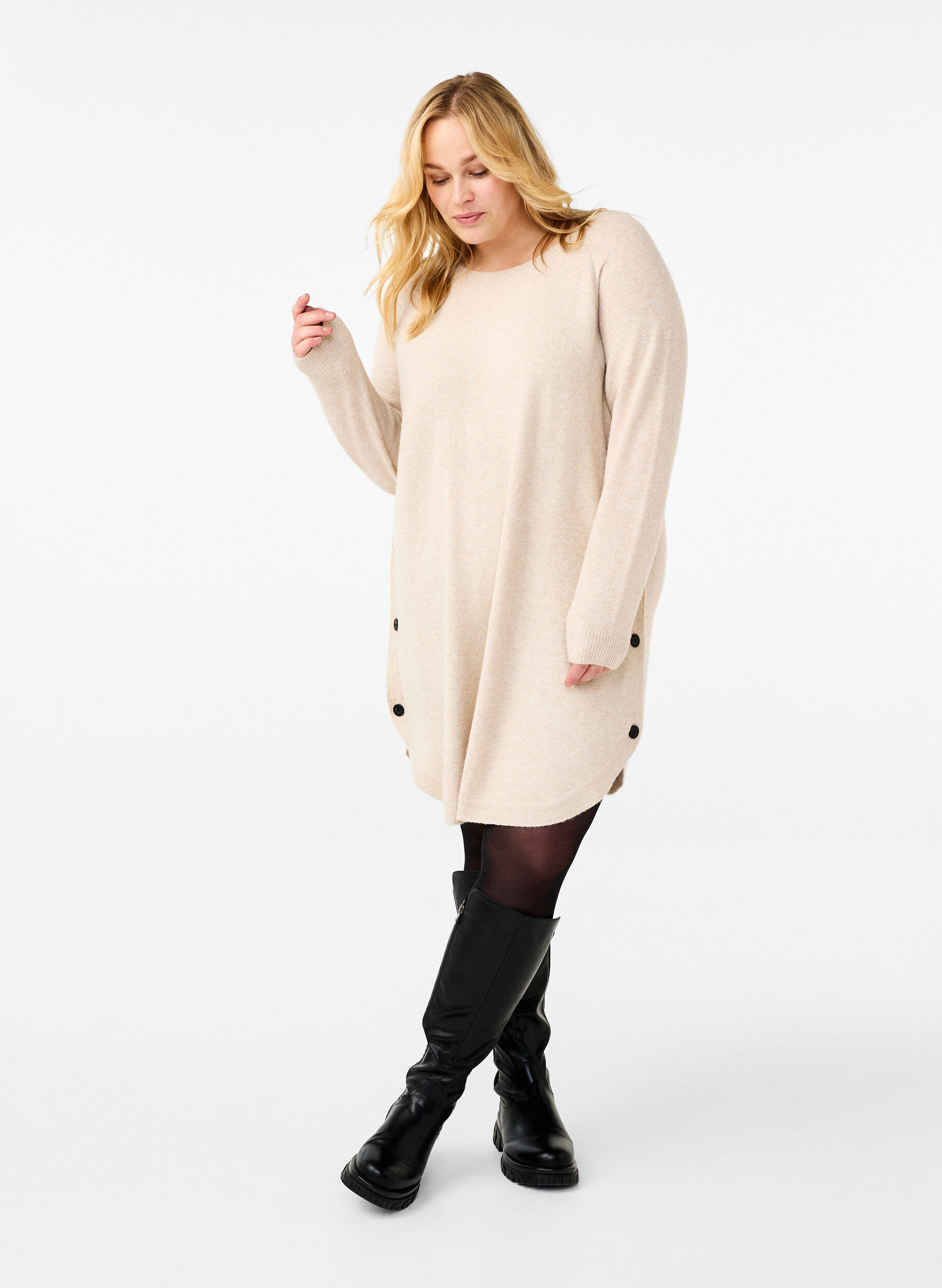 Zizzi Stickad, melerad kl&auml;nning med knappar, Pumice Stone Mel., Model image number 2