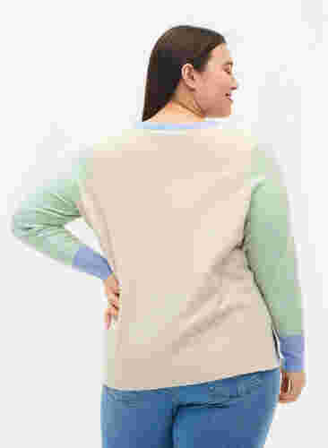 Stickad v-ringad tröja med färgblock, Pumice Stone Mel.Com, Model image number 1